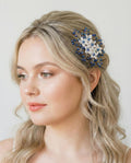 Floraler Haarkamm mit intensiven blauen Kristallen für Braut, Eleganter Hochzeit Haarschmuck mit Blumen - AVYRAA BRIDAL