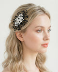 Floraler Haarkamm mit schwarzen Kristallen für Braut, Eleganter Hochzeit Haarschmuck mit Blumen - AVYRAA BRIDAL