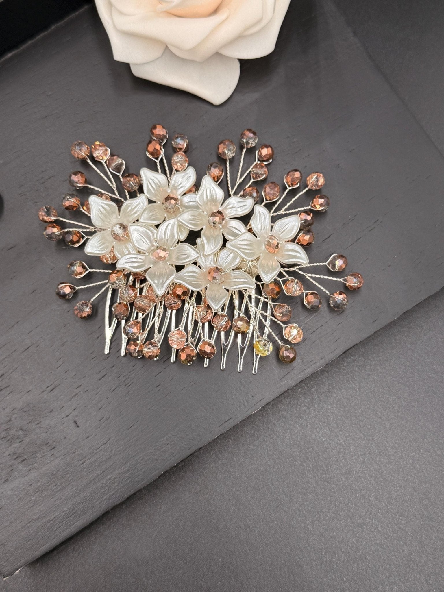 Floraler Kristall - Haarkamm in Champagner - Kupfer – Eleganter Brautschmuck für Hochzeit & festliche Anlässe - AVYRAA BRIDAL