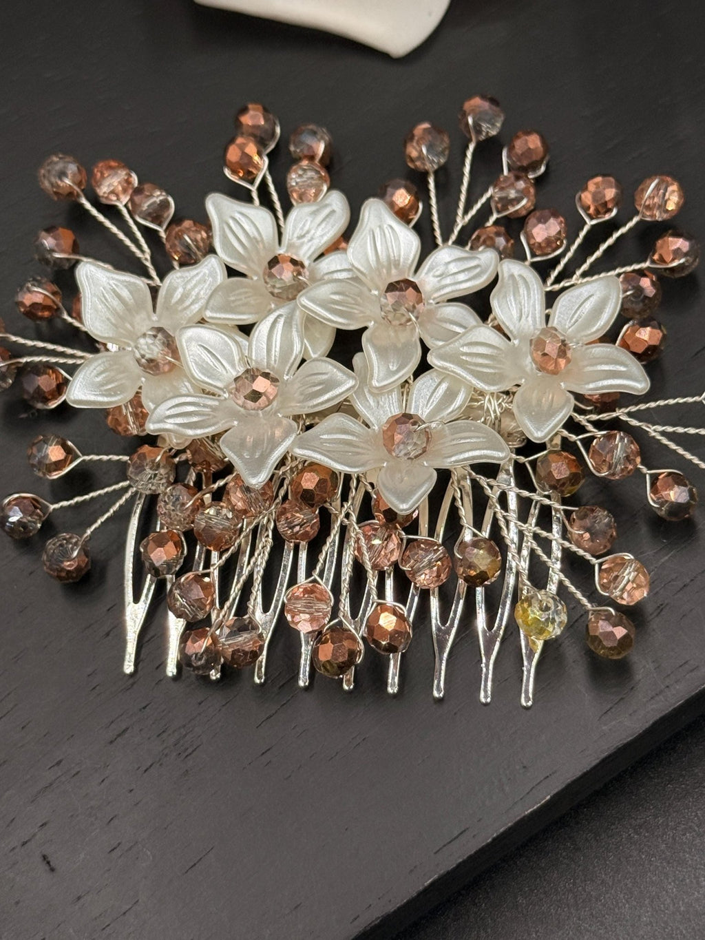 Floraler Kristall - Haarkamm in Champagner - Kupfer – Eleganter Brautschmuck für Hochzeit & festliche Anlässe - AVYRAA BRIDAL