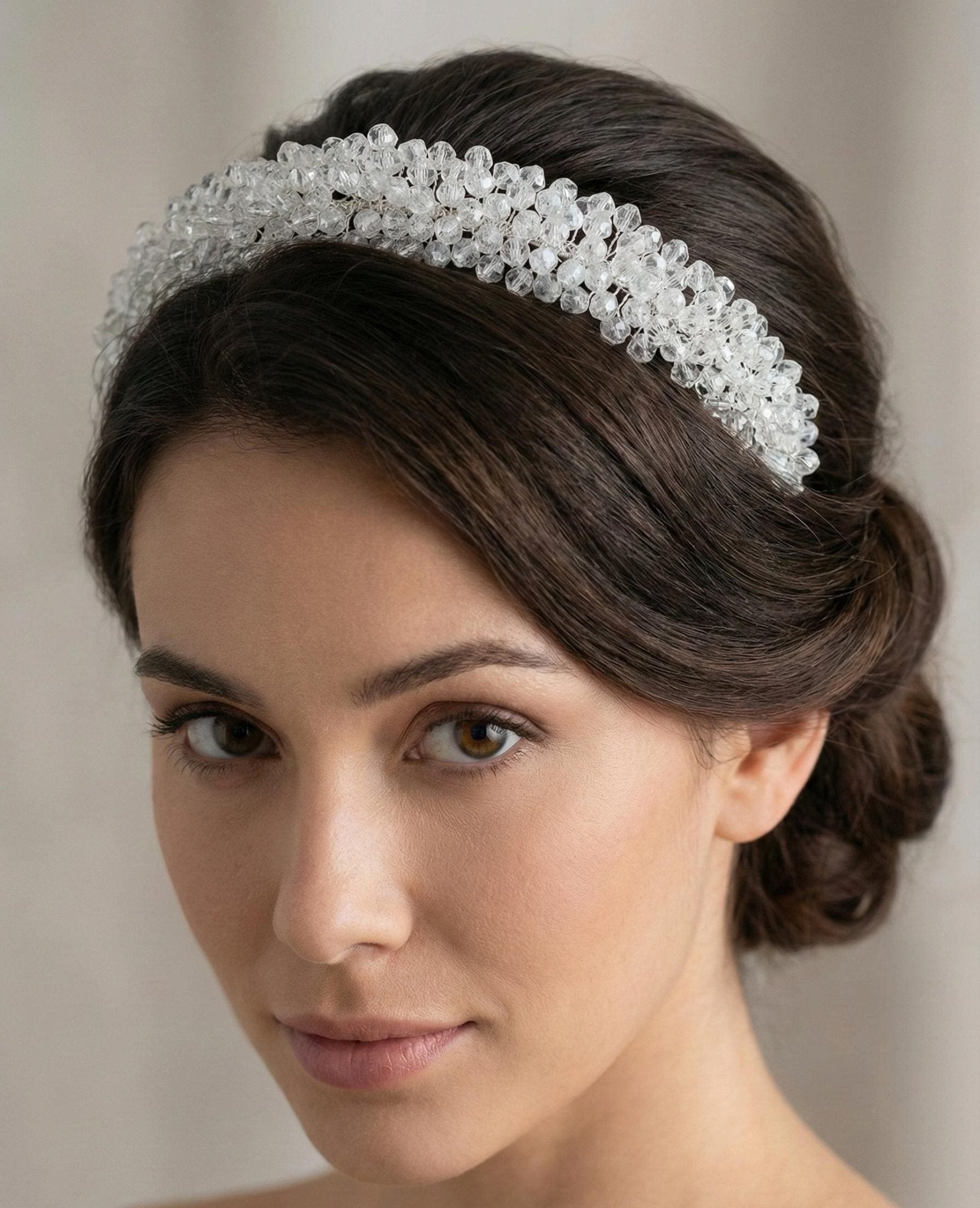 Funkelnde Kristall Braut Tiara in Silberoptik - AVYRAA BRIDAL