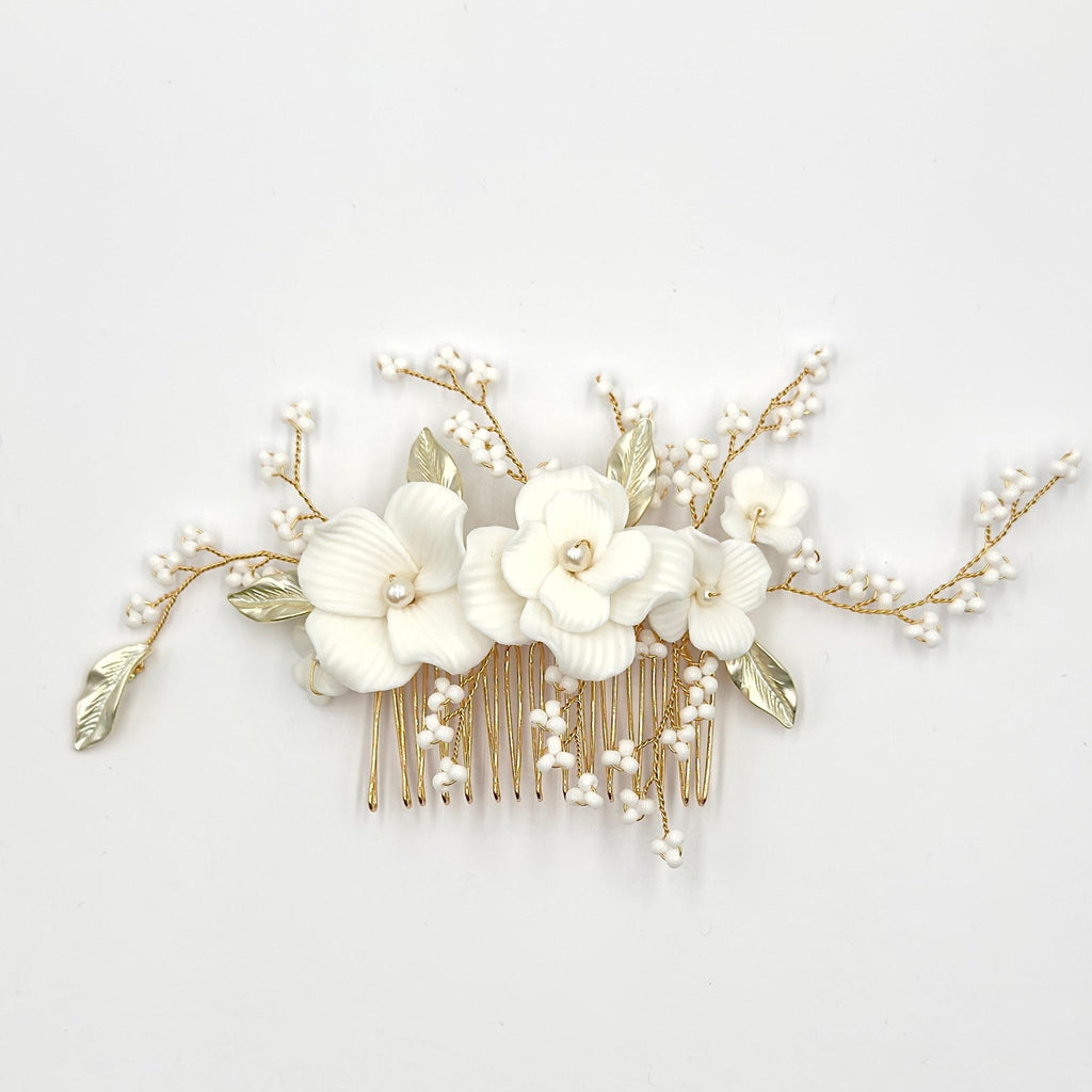Goldener Blüten Haarkamm mit Perlen für Bräute - AVYRAA BRIDAL
