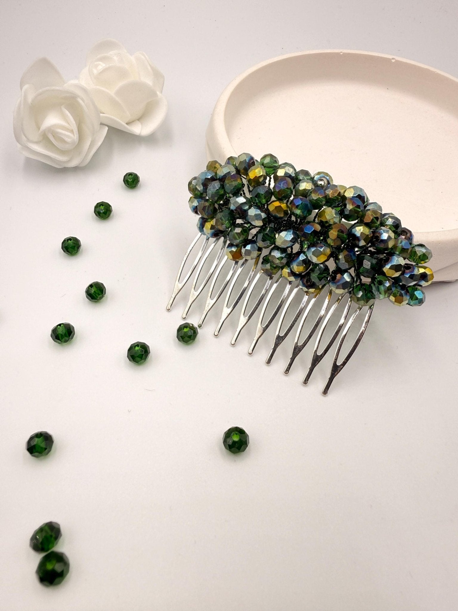 Green crystal hair comb, handgefertigter Brautschmuck, eleganter Haar - Accessor für Hochzeit & Abendfrisuren, prom, bridal - AVYRAA BRIDAL