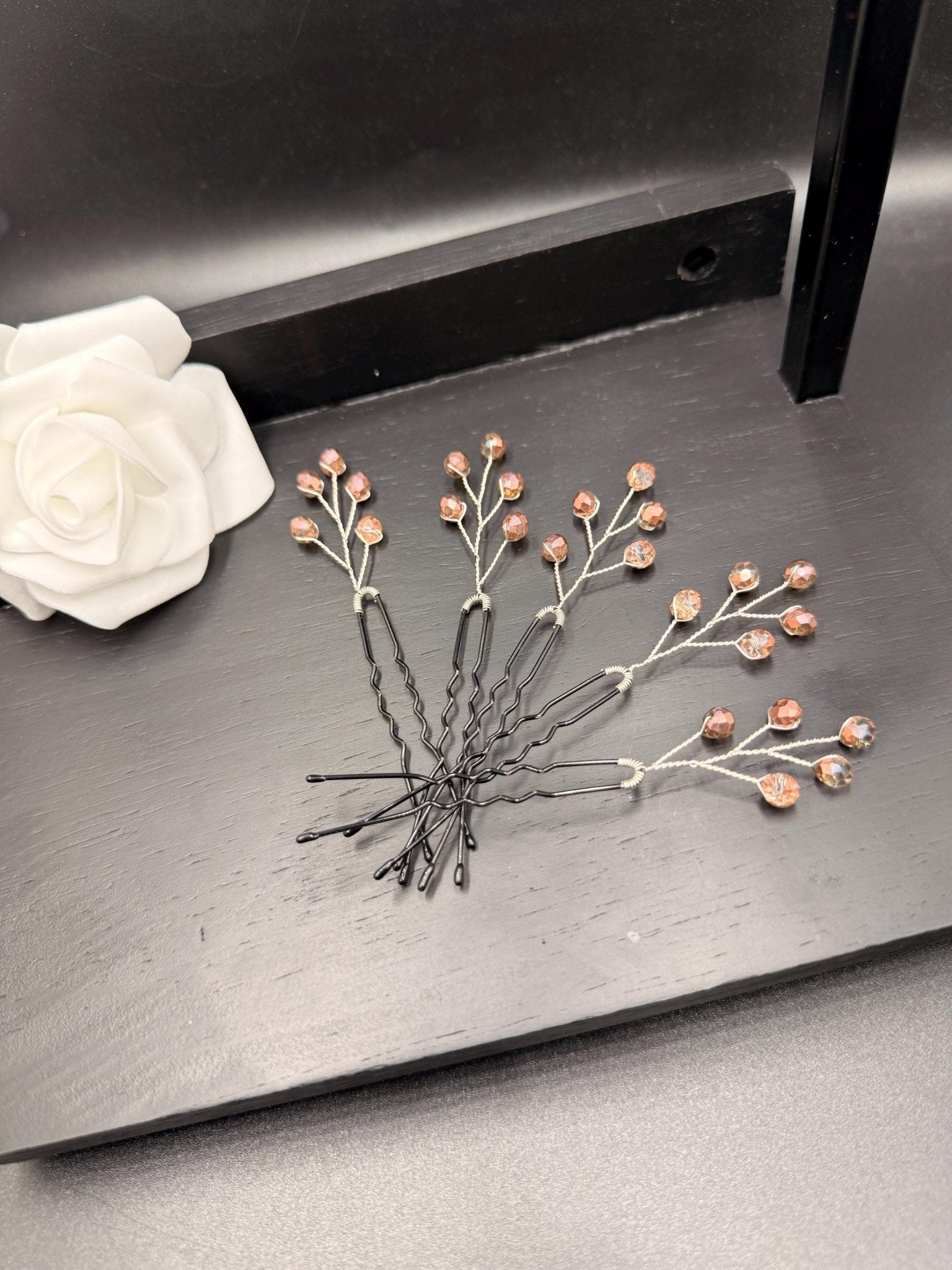 Haarnadeln in Champagner - Kupfer • Handgemachte Haarpins mit schimmernden Glasperlen • Elegantes Brautzubehör für Hochsteckfrisuren - AVYRAA BRIDAL