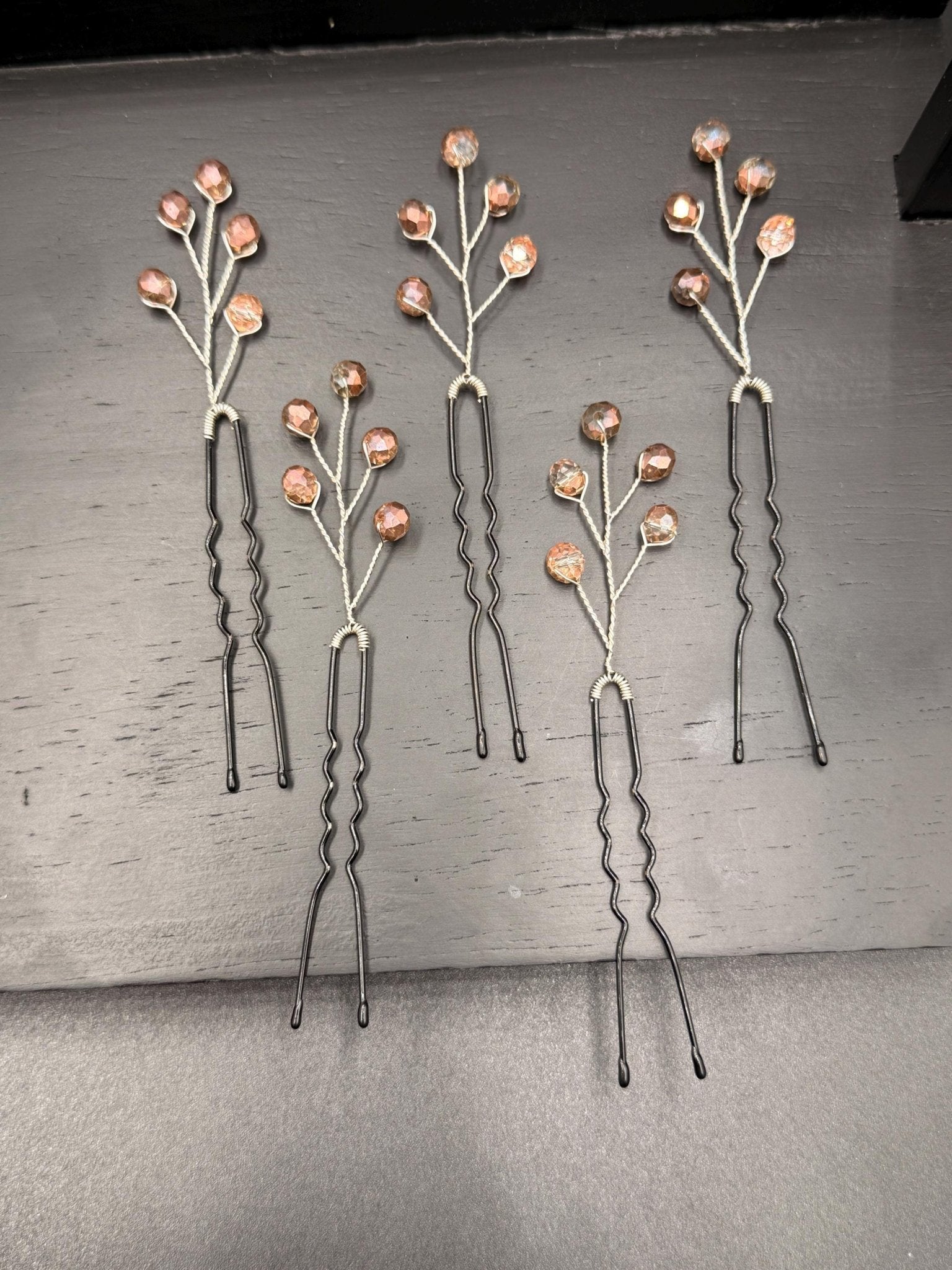 Haarnadeln in Champagner - Kupfer • Handgemachte Haarpins mit schimmernden Glasperlen • Elegantes Brautzubehör für Hochsteckfrisuren - AVYRAA BRIDAL