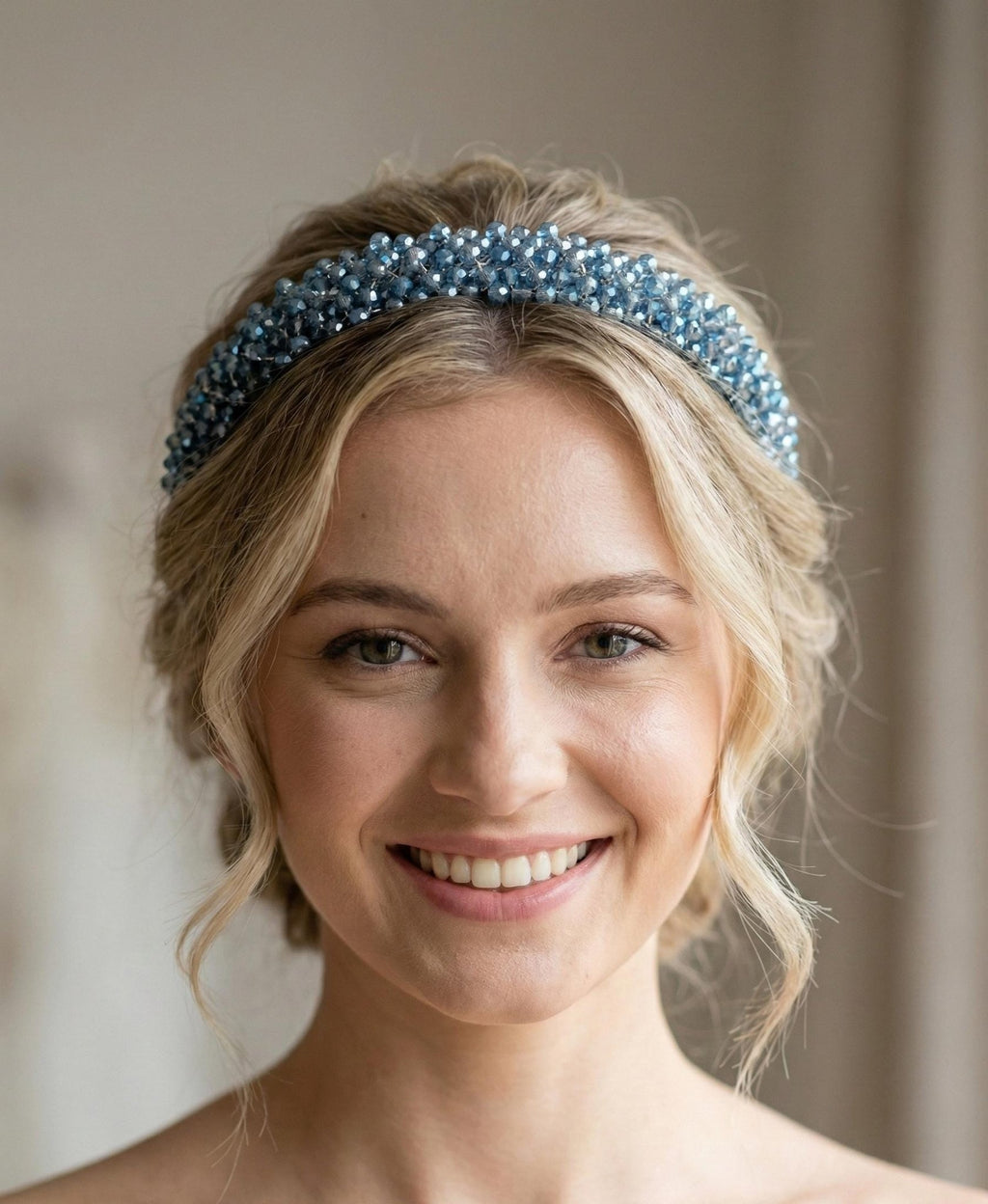 Handgefertigte Braut Tiara mit Eisblauen Kristallen – Zarter Hochzeit Haarreif - AVYRAA BRIDAL