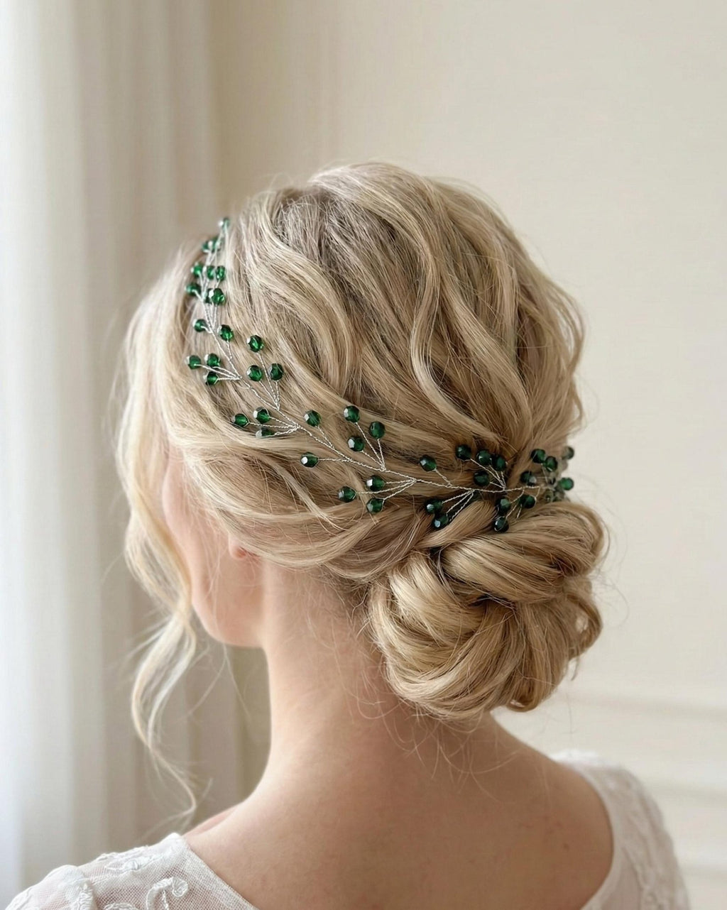 Handgefertigte grüne Kristall Haarrebe – Braut Haarschmuck mit grünen Kristallen, flexibel, romantisch, natürlicher Hochzeitsaccessoire - AVYRAA BRIDAL