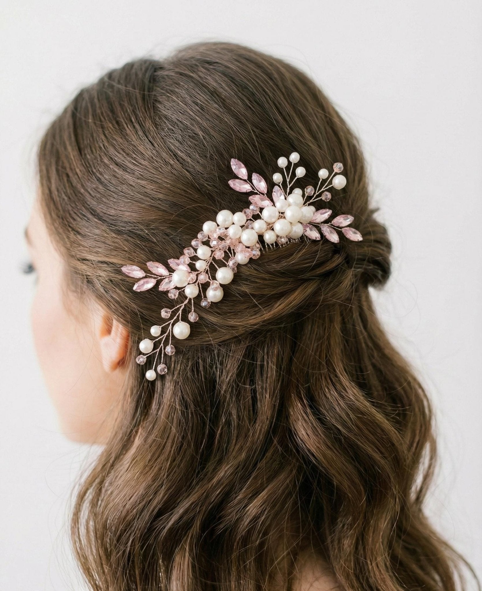 Handgefertigter Braut Haarkamm aus Perlen und Kristallen, Hochzeit Accessoire - AVYRAA BRIDAL