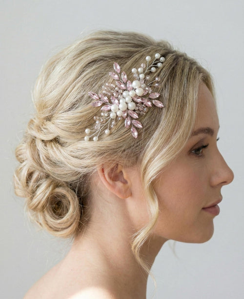 Handgefertigter Braut Haarkamm mit Perlen und Kristallen – Eleganter Hochzeitsschmuck - AVYRAA BRIDAL