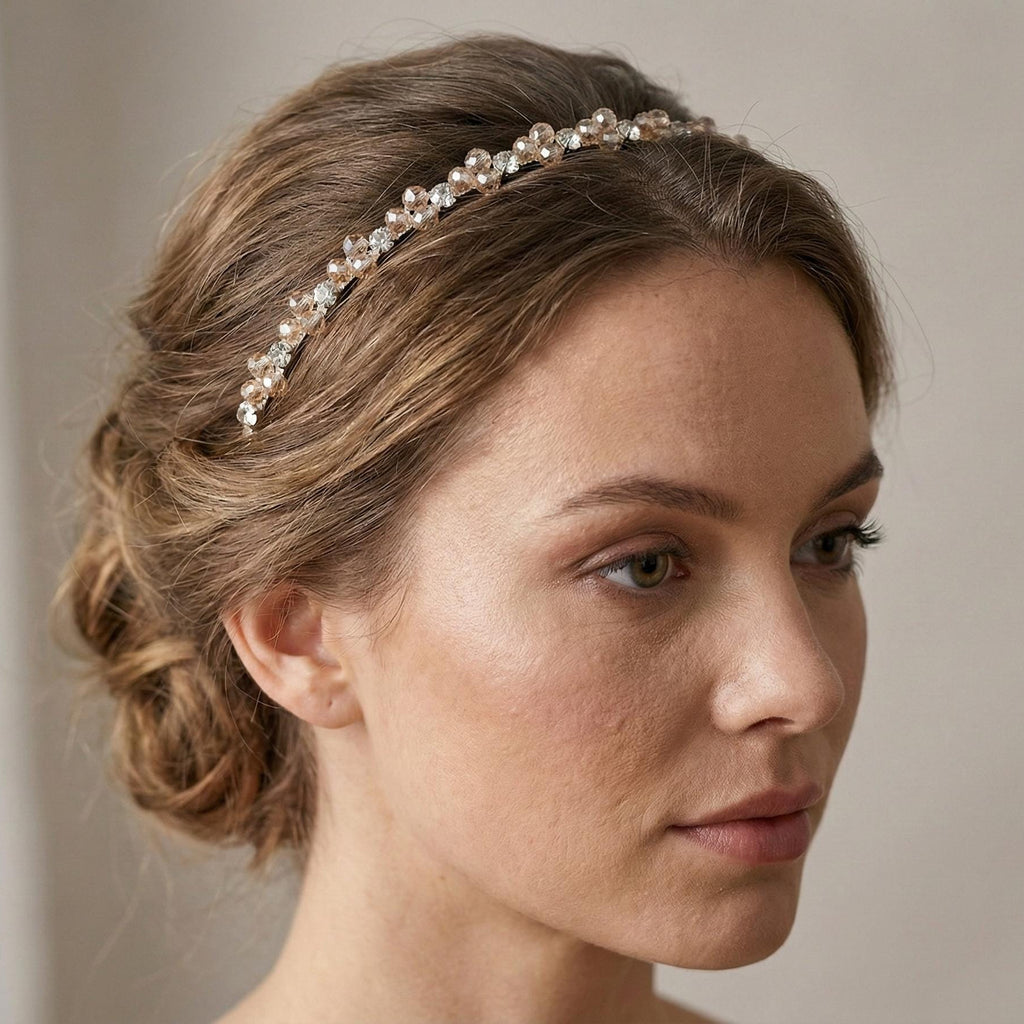Handgefertigtes Kristall - Haarband in Hellgold, Feine Kronen - Tiara mit zart goldenen Kristallen, Eleganter Metall - Haarreif - AVYRAA BRIDAL