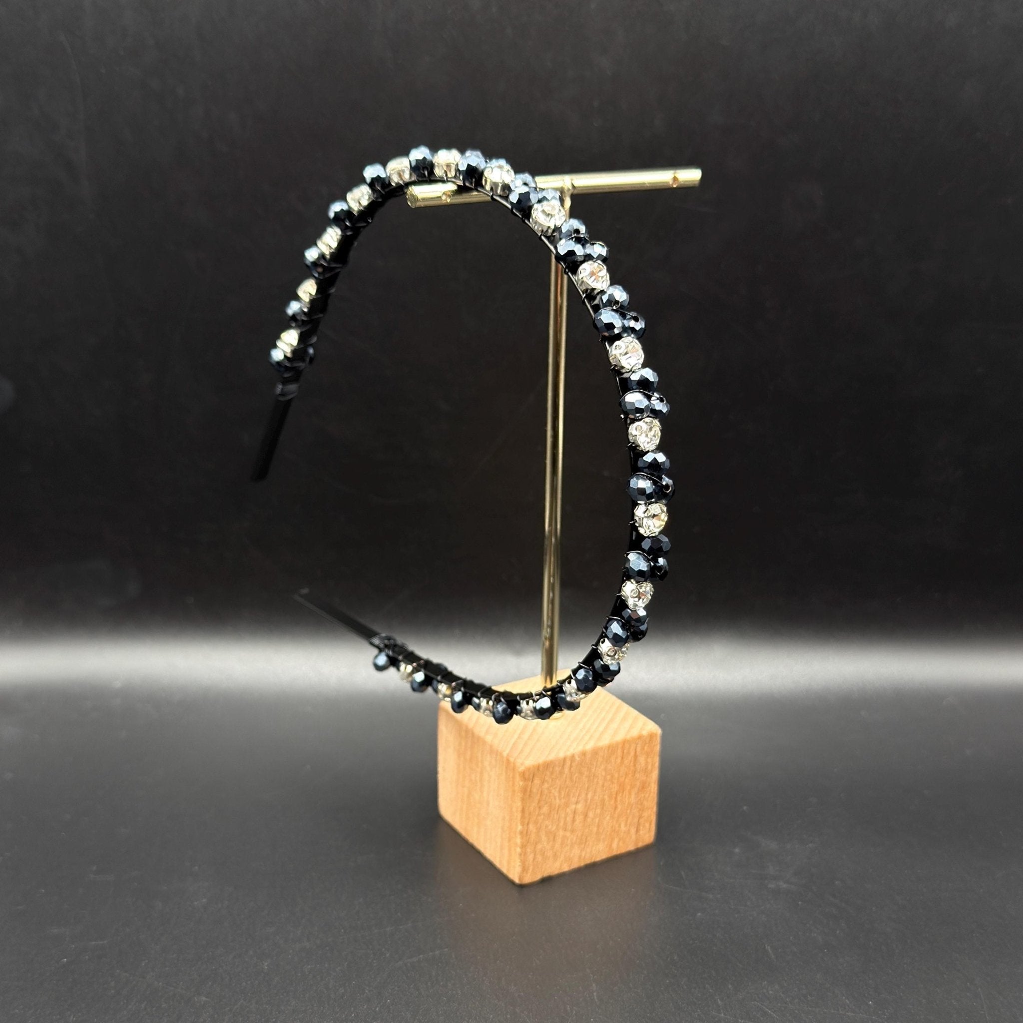 Handgefertigtes Kristall - Haarband in Navyblau, Elegante Kronen - Tiara mit tiefblauen Kristallen und dezenten Akzenten, - AVYRAA BRIDAL