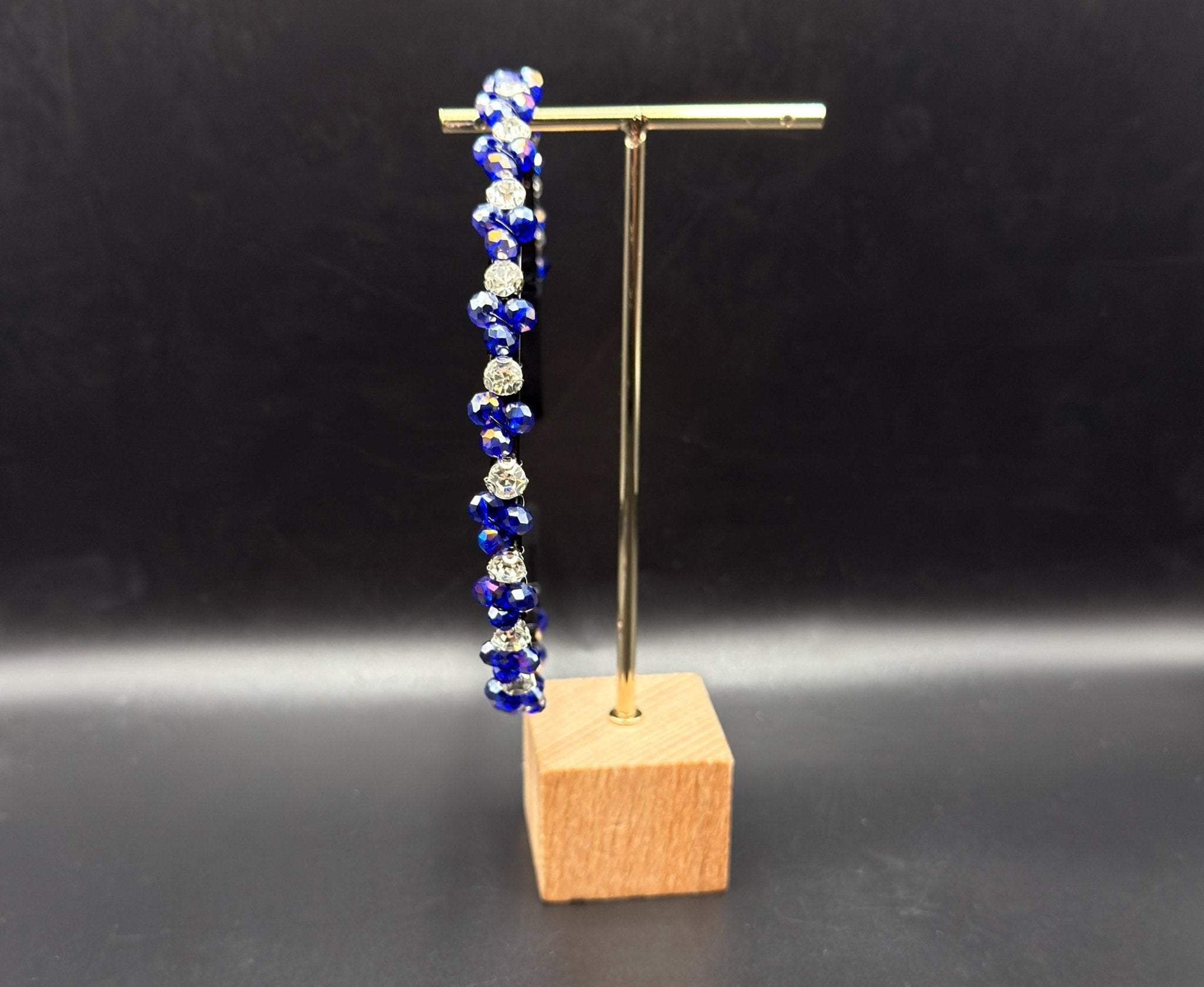 Handgefertigtes Kristall - Haarband in Saphirblau, Edle blaue Kronen - Tiara mit tiefblauen Kristallen,  AVYRAA BRIDAL