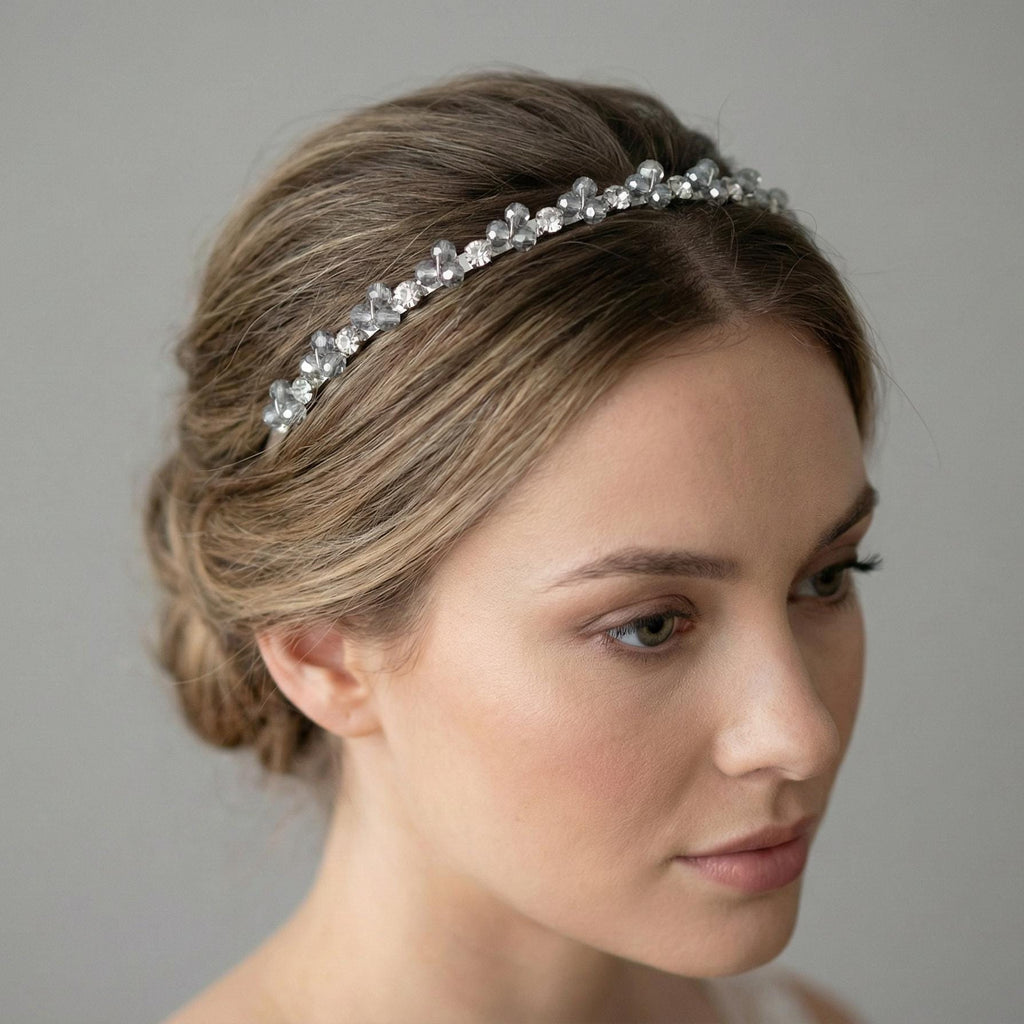 Handgefertigtes Kristall - Kronen - Haarband in Rauchgrau, elegante Tiara mit transparenten und grauen Kristallen, leichtes Braut - AVYRAA BRIDAL
