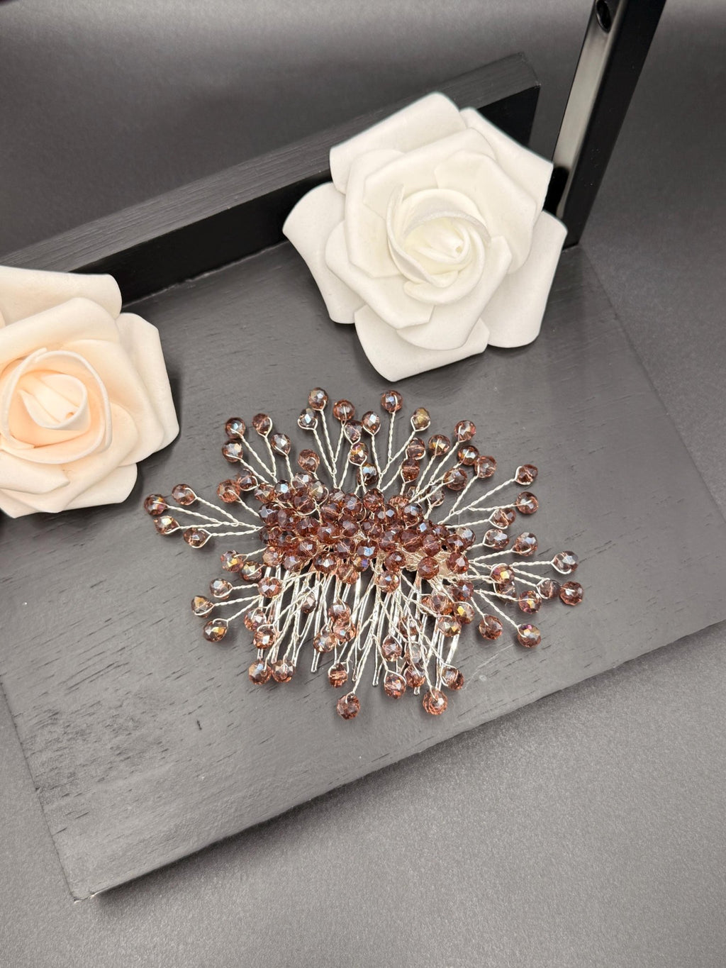 Handgemachter Haarkamm aus Kristall für zeitlose Brautfrisuren - AVYRAA BRIDAL