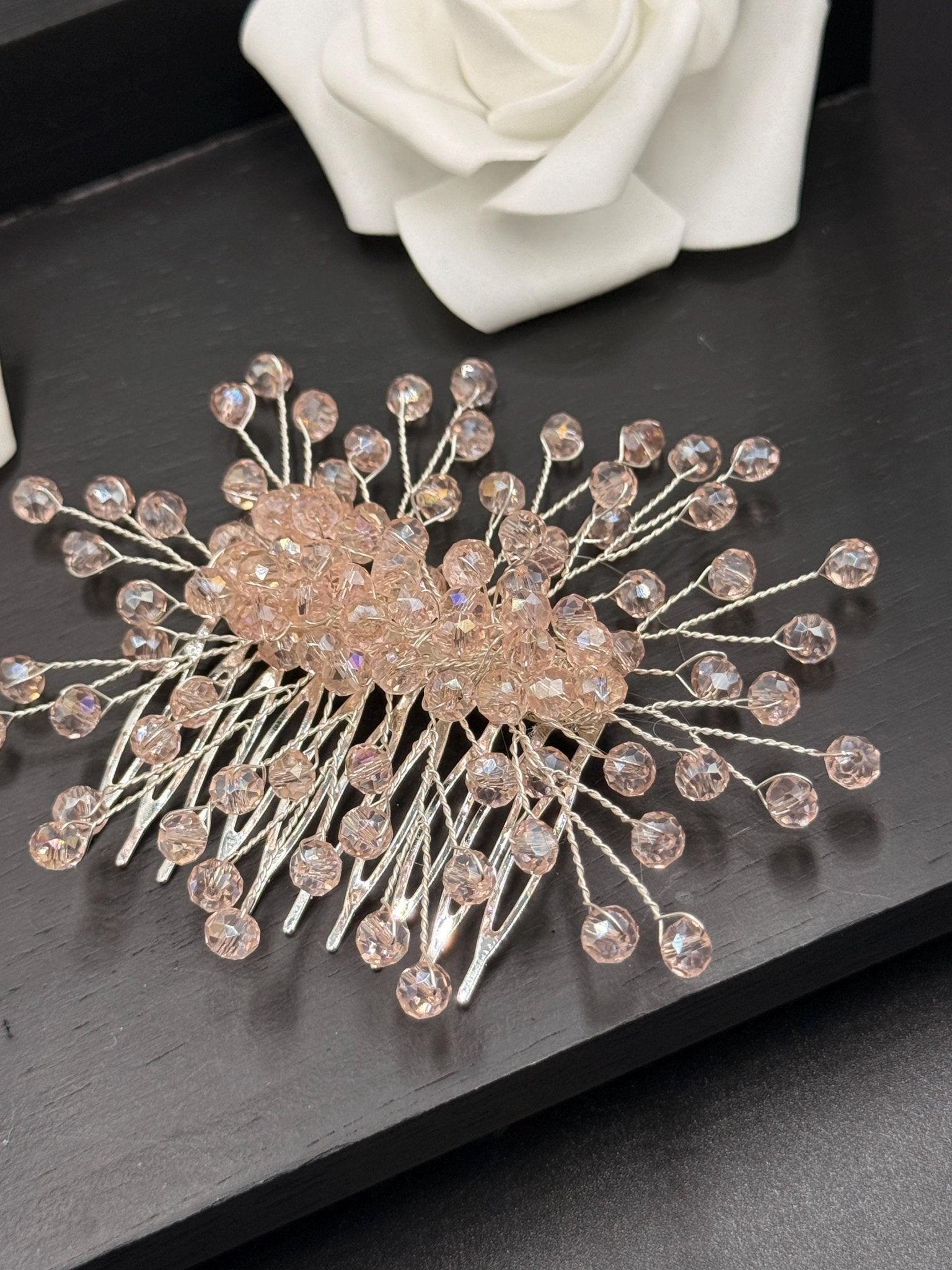 Handgemachter Haarkamm aus Kristall für zeitlose Brautfrisuren - AVYRAA BRIDAL