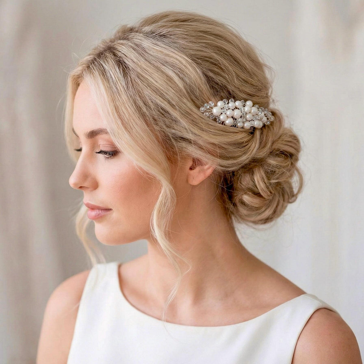 Bridal Pearl Hair Comb | Silver Wedding Hair Accessory | Handmade Bride Comb with Pearls | Elegant Bridal Hairpiece
