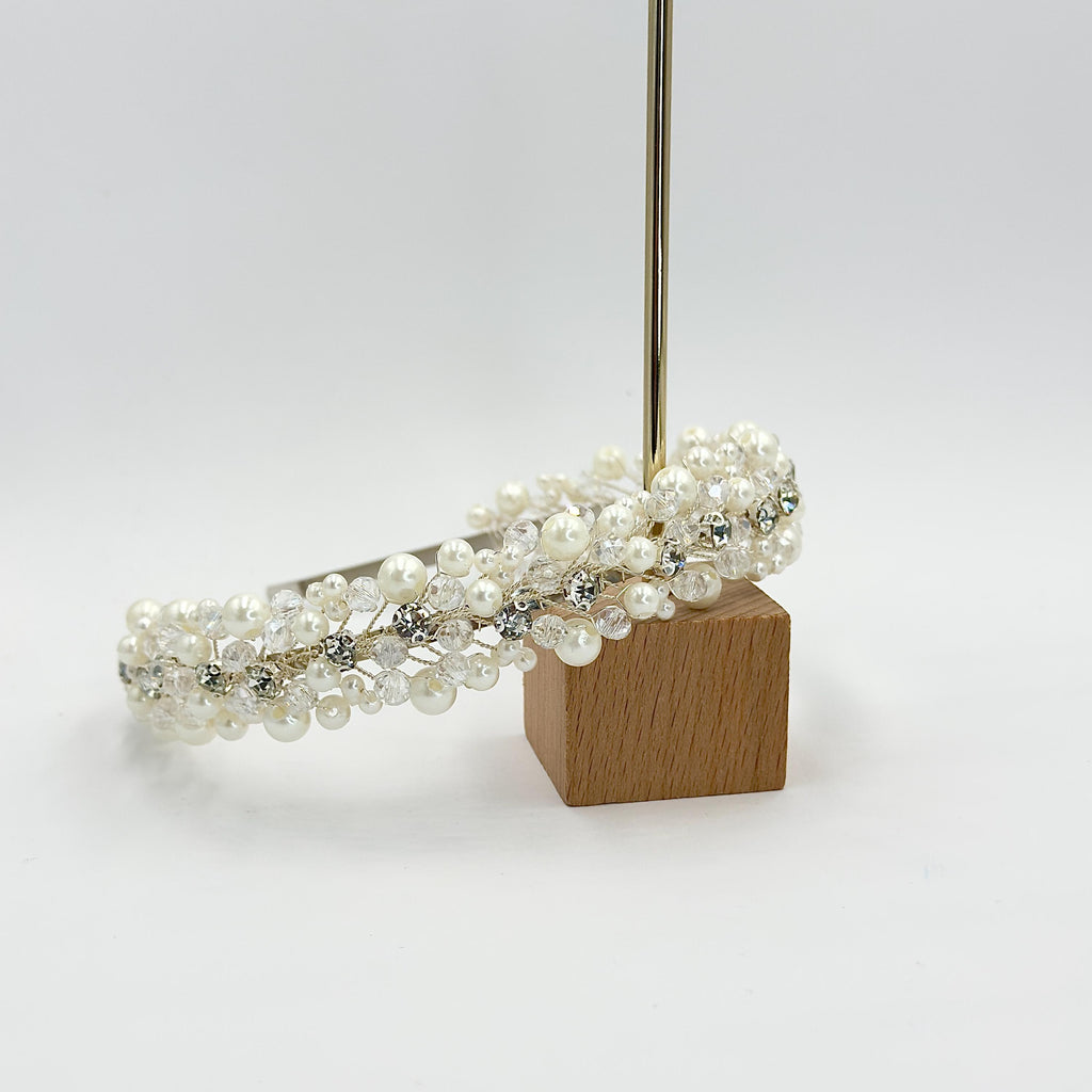 Eleganter Braut-Haarreif mit Perlen und Ziersteinen