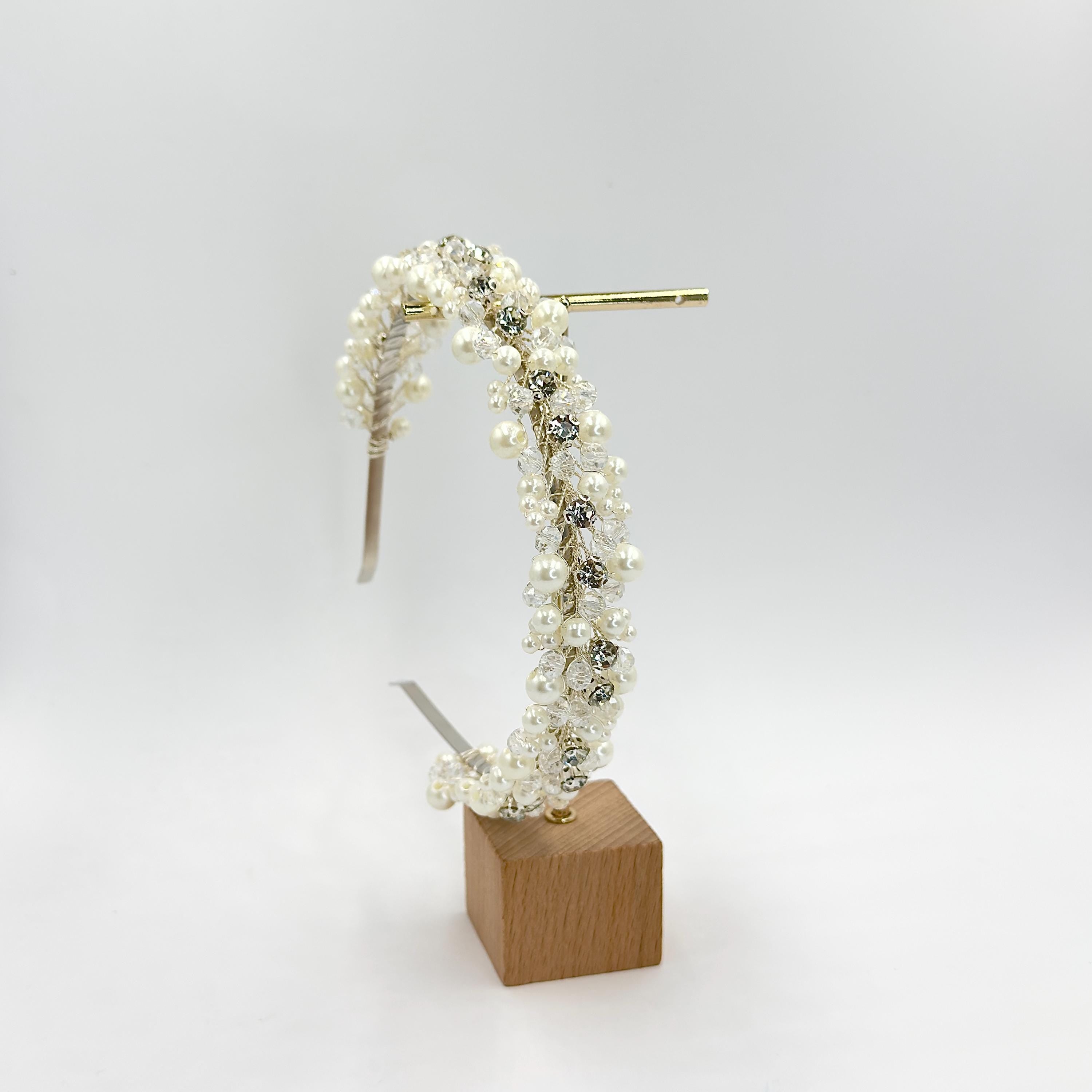 Eleganter Braut-Haarreif mit Perlen und Ziersteinen