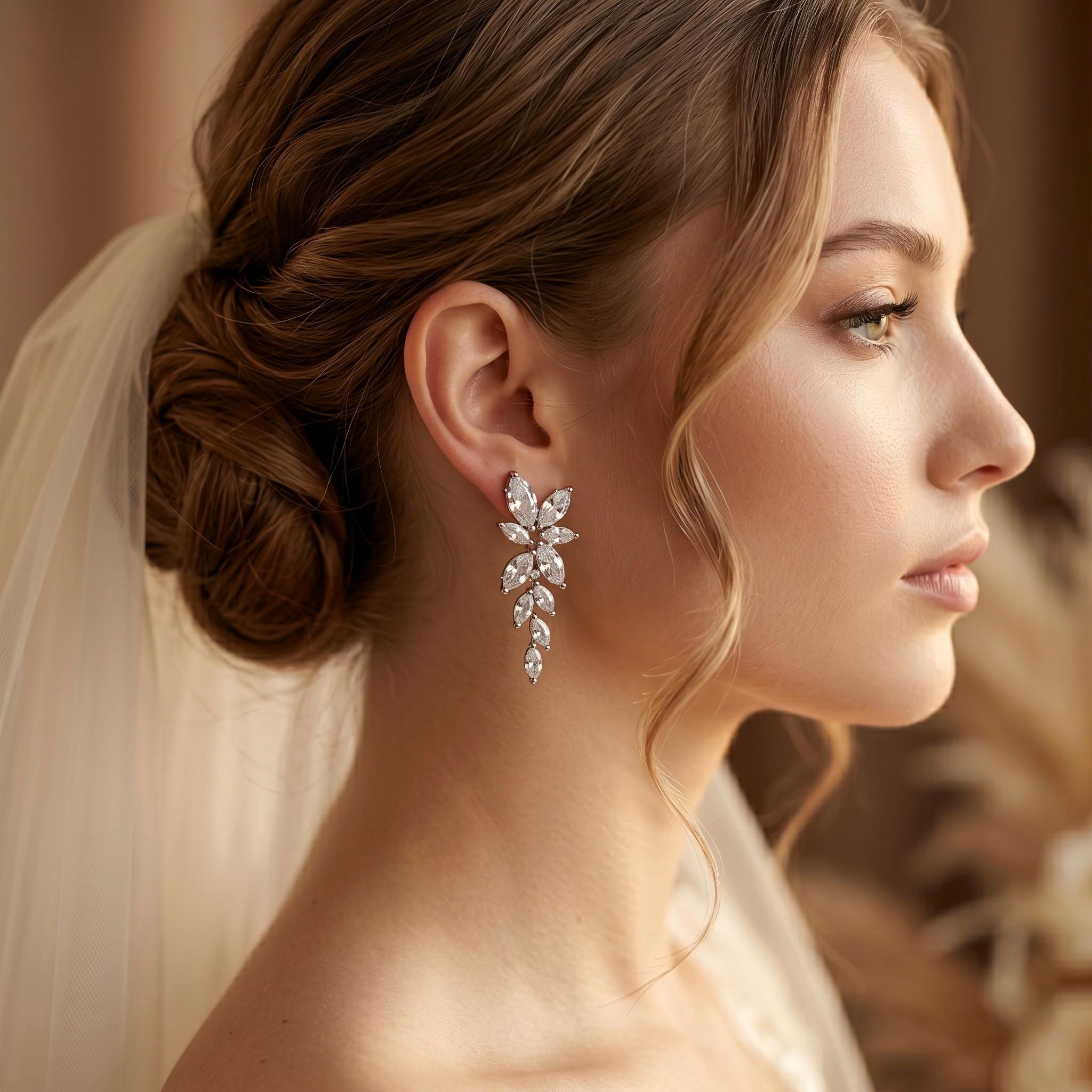 Braut Ohrhänger mit Marquise Kristallen in Blumenform