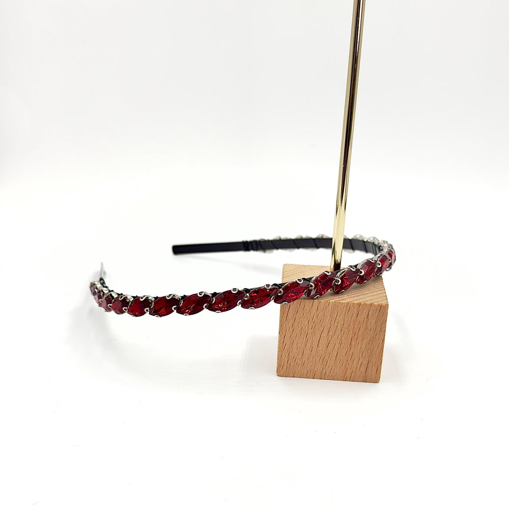 Schwarzer Braut-Haarreif mit roten Ziersteinen
