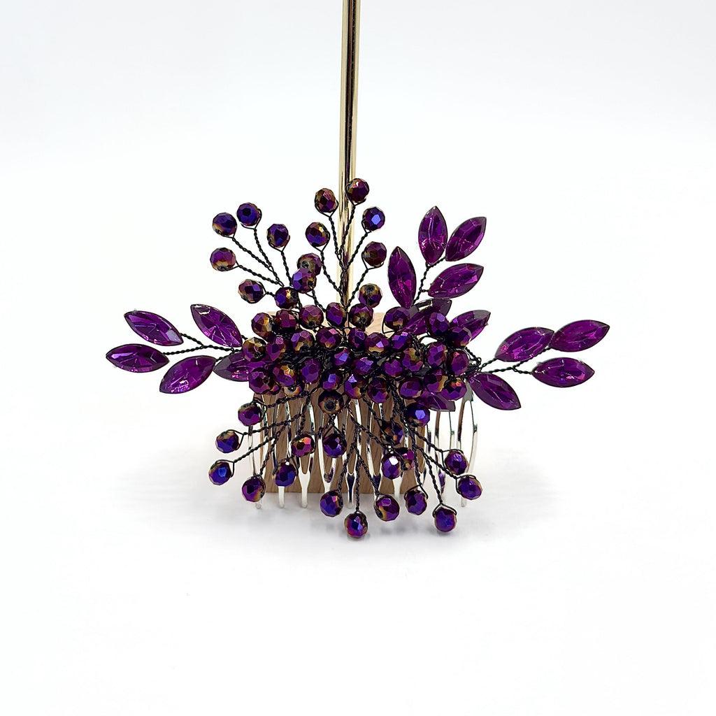 Lila Braut-Haarkamm mit Blättern | Floraler Hochzeitshaarschmuck in Kristalloptik