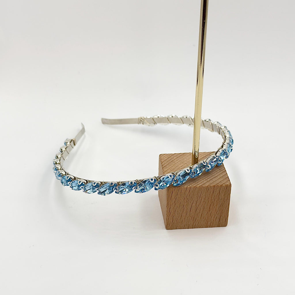 Brauthaarreif mit hellblauen Schmucksteinen | Silberfarbener Glamour-Haarschmuck