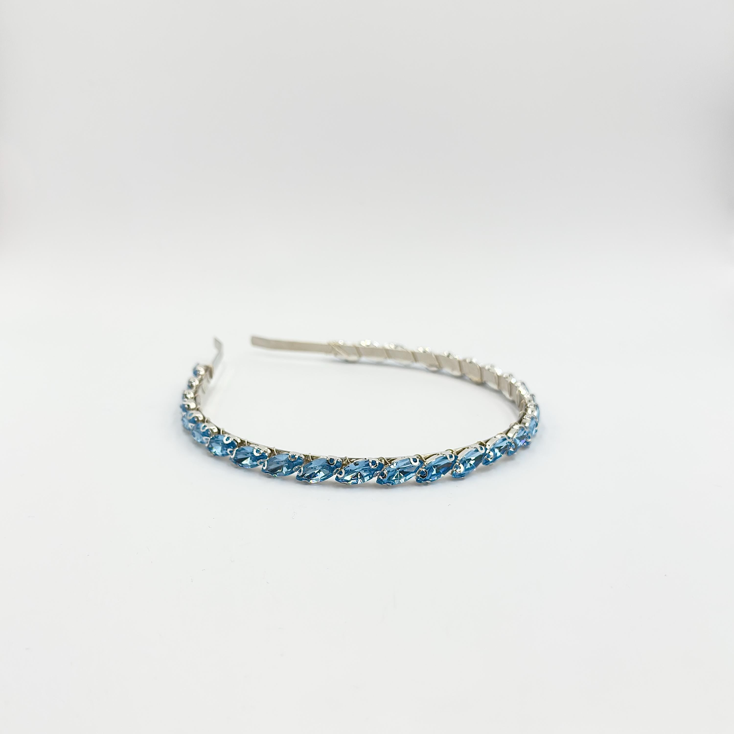 Brauthaarreif mit hellblauen Schmucksteinen | Silberfarbener Glamour-Haarschmuck