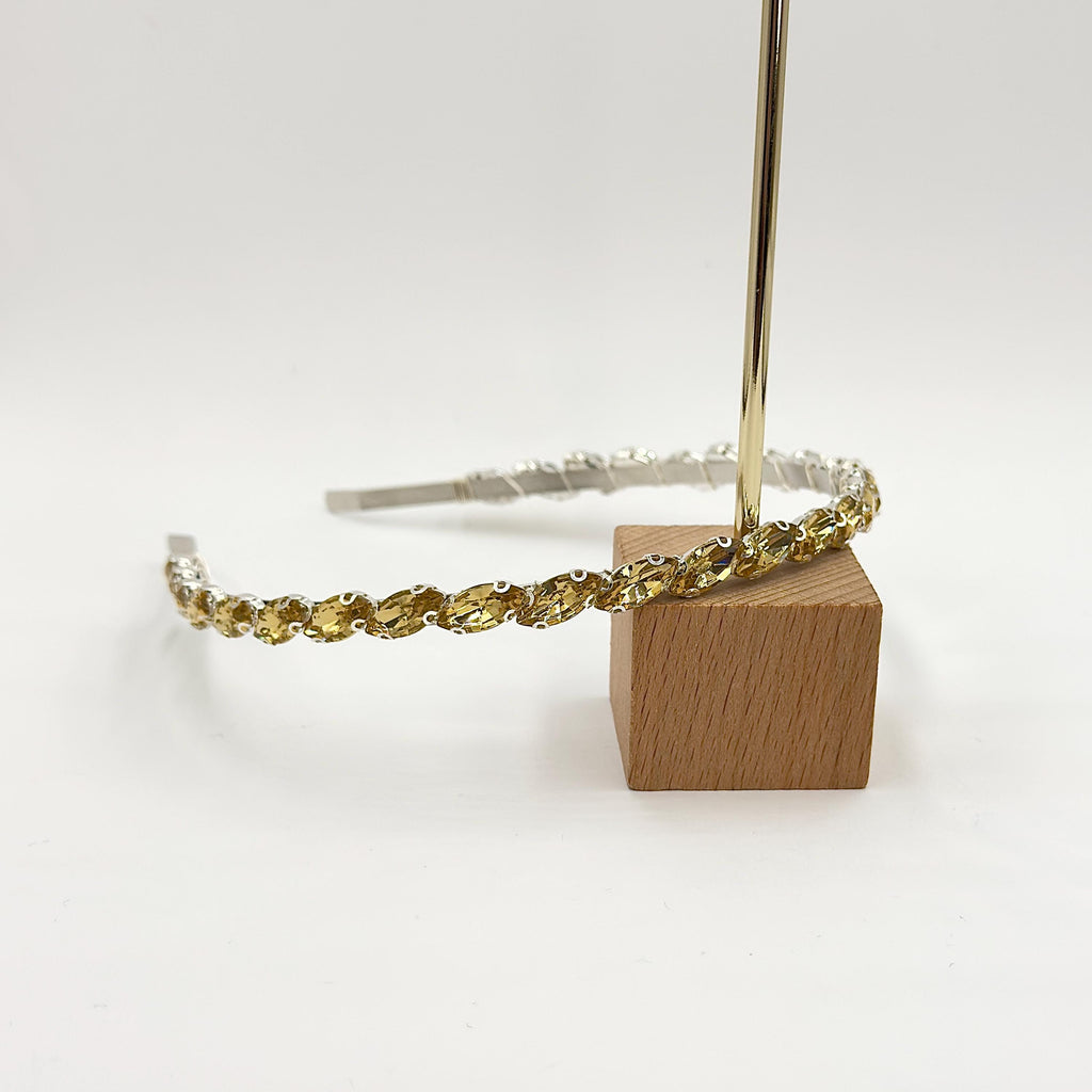 Brauthaarreif mit champagnerfarbenen Navette-Steinen | Eleganter Hochzeitsschmuck in Silberton