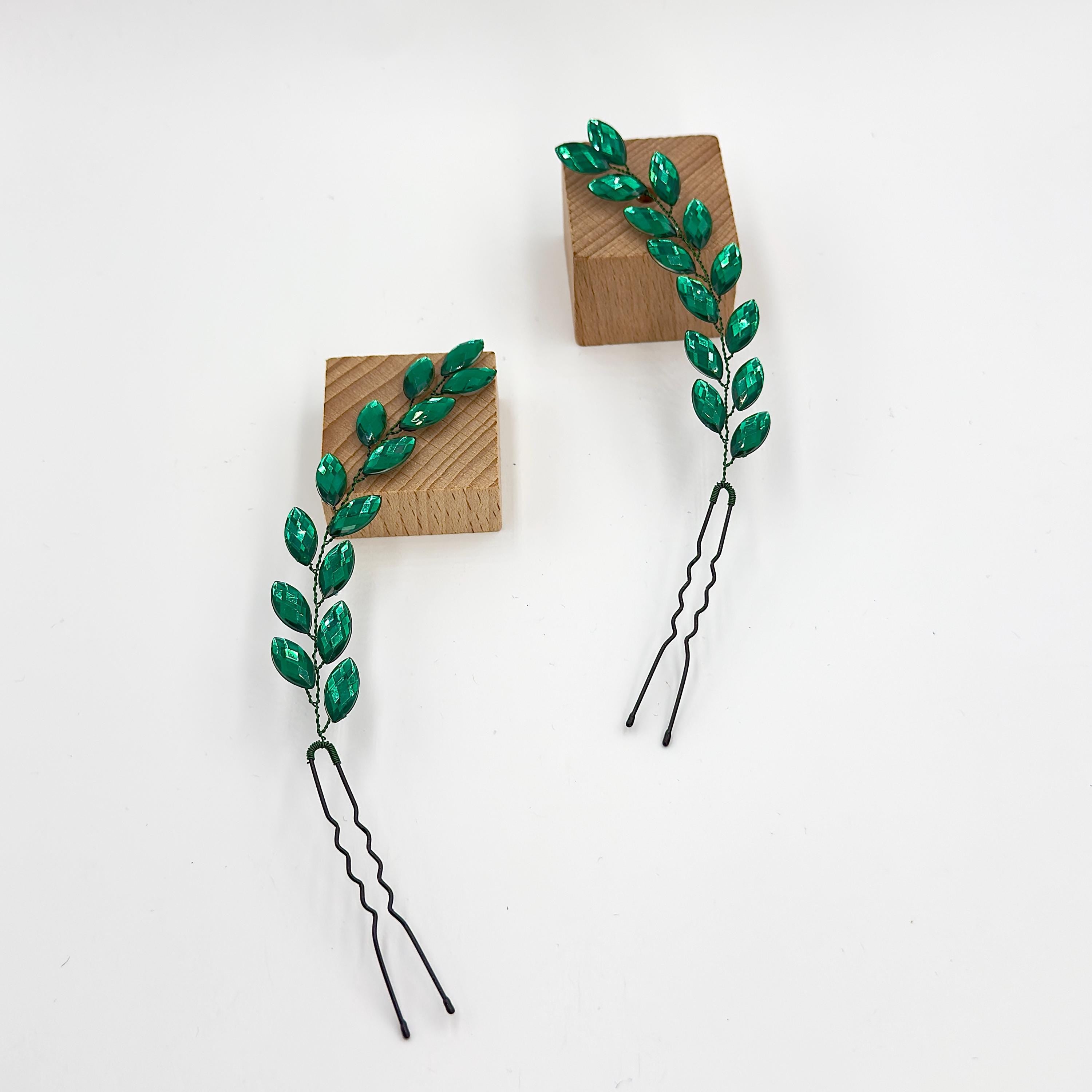 Braut-Haarnadel-Paar mit smaragdgrünen Blätterzweigen | Botanischer Dutt-Schmuck