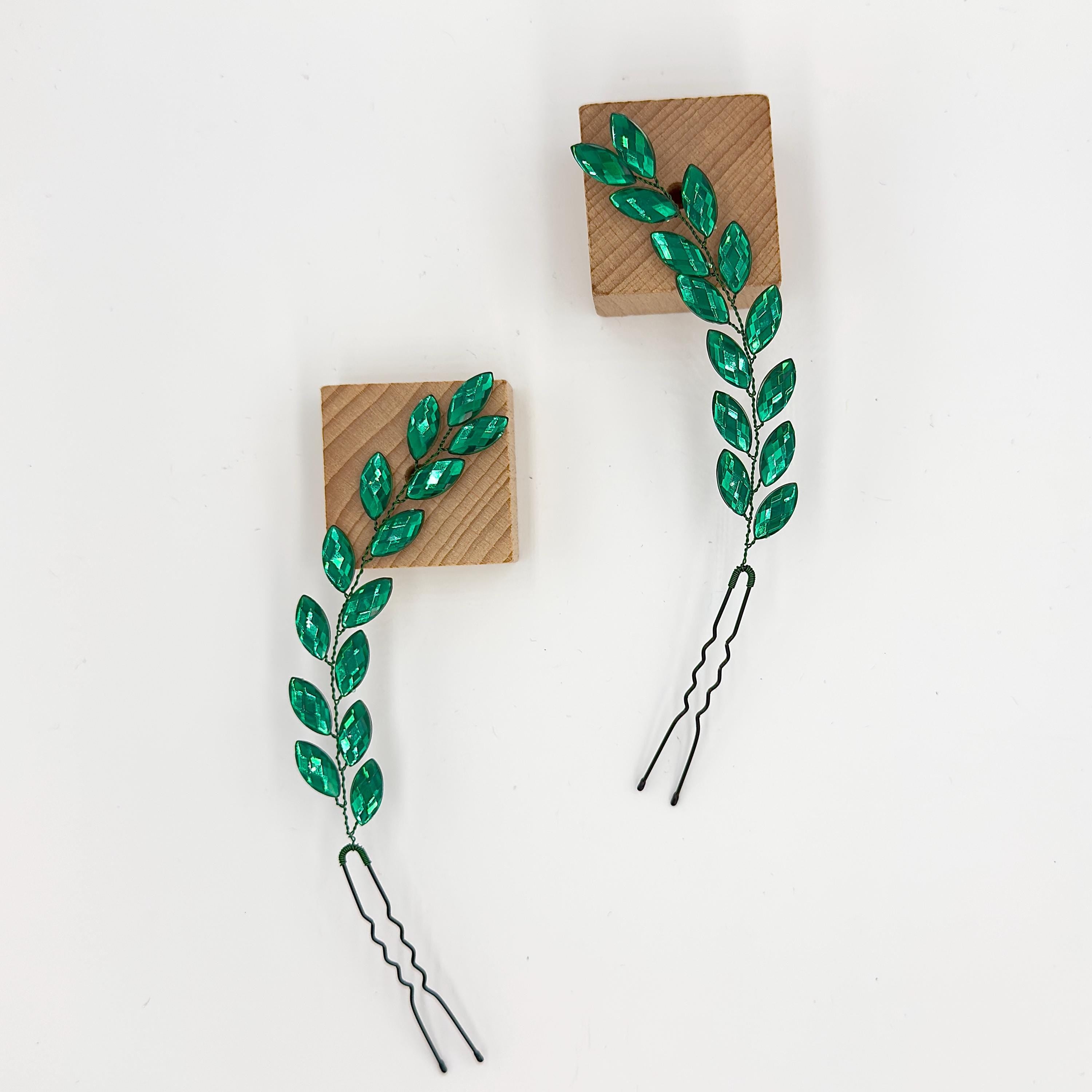Braut-Haarnadel-Paar mit smaragdgrünen Blätterzweigen | Botanischer Dutt-Schmuck
