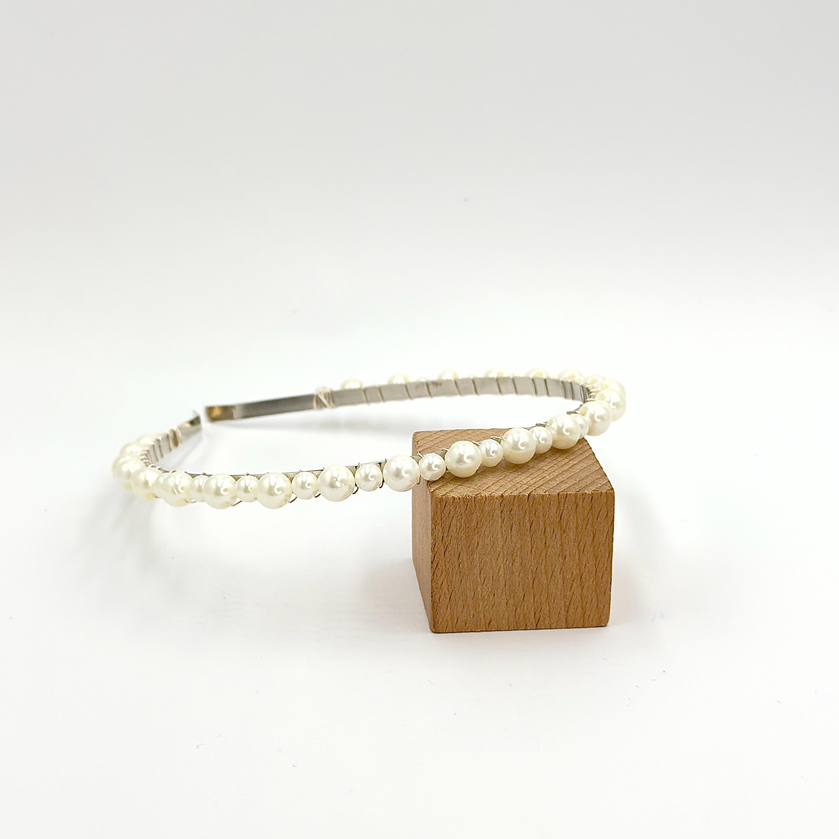Minimalistischer Braut-Haarreif mit Perlen | Handgemachter Hochzeitshaarschmuck in Elfenbein