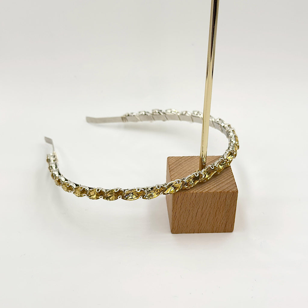 Brauthaarreif mit champagnerfarbenen Navette-Steinen | Eleganter Hochzeitsschmuck in Silberton