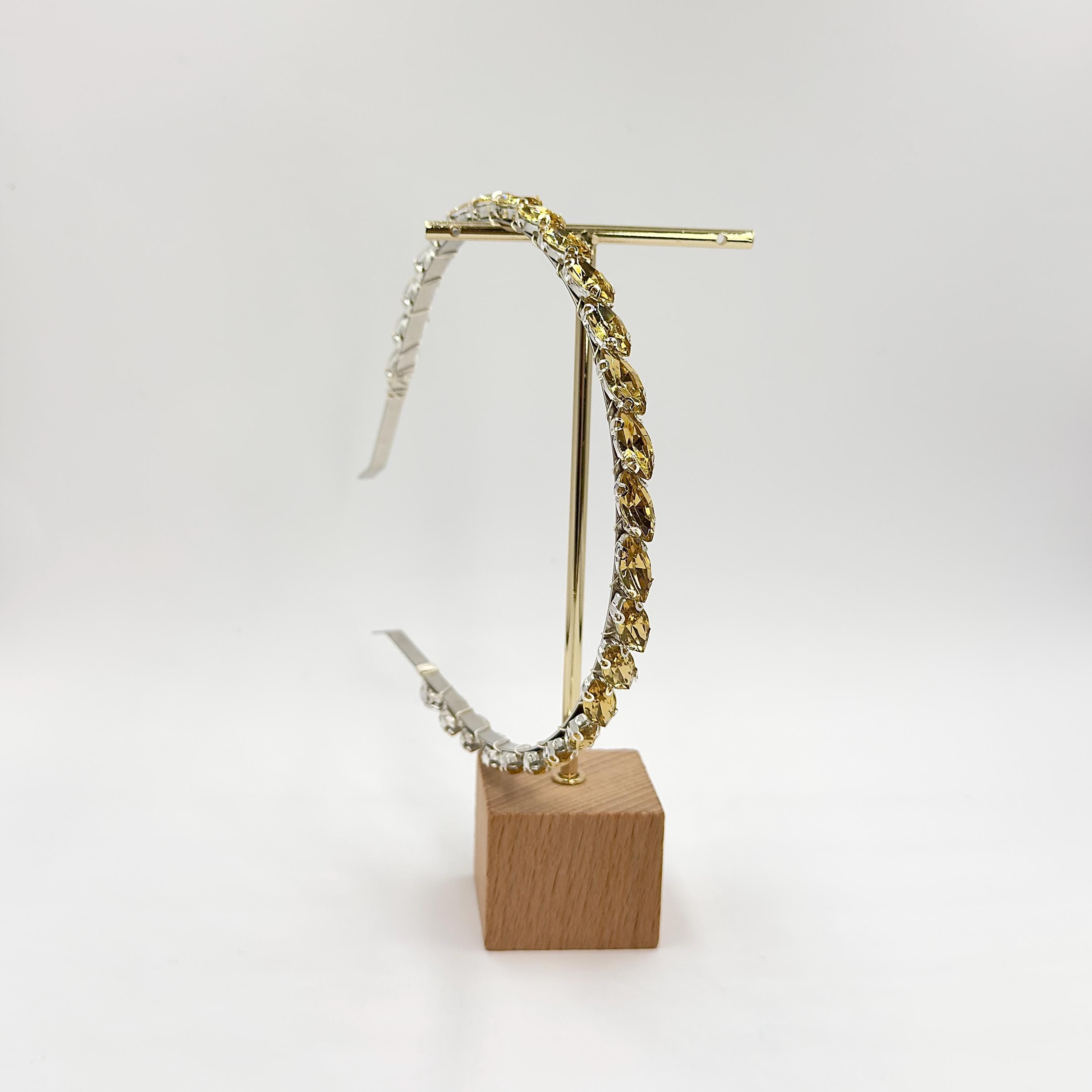 Brauthaarreif mit champagnerfarbenen Navette-Steinen | Eleganter Hochzeitsschmuck in Silberton