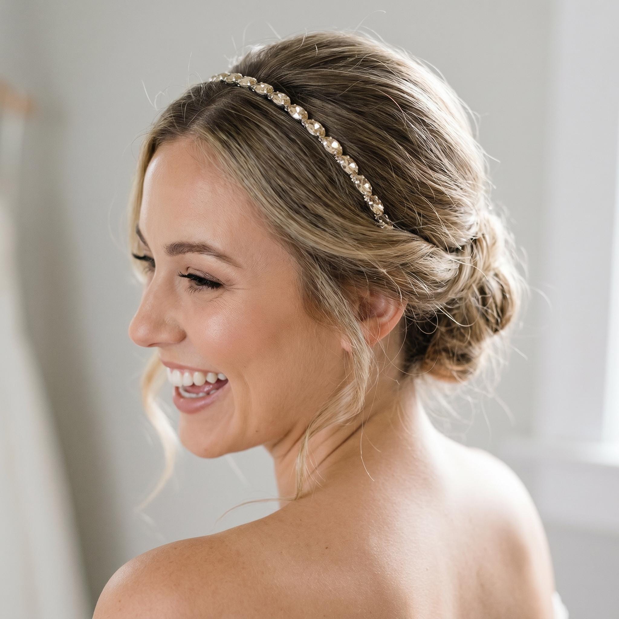 Brauthaarreif mit champagnerfarbenen Navette-Steinen | Eleganter Hochzeitsschmuck in Silberton