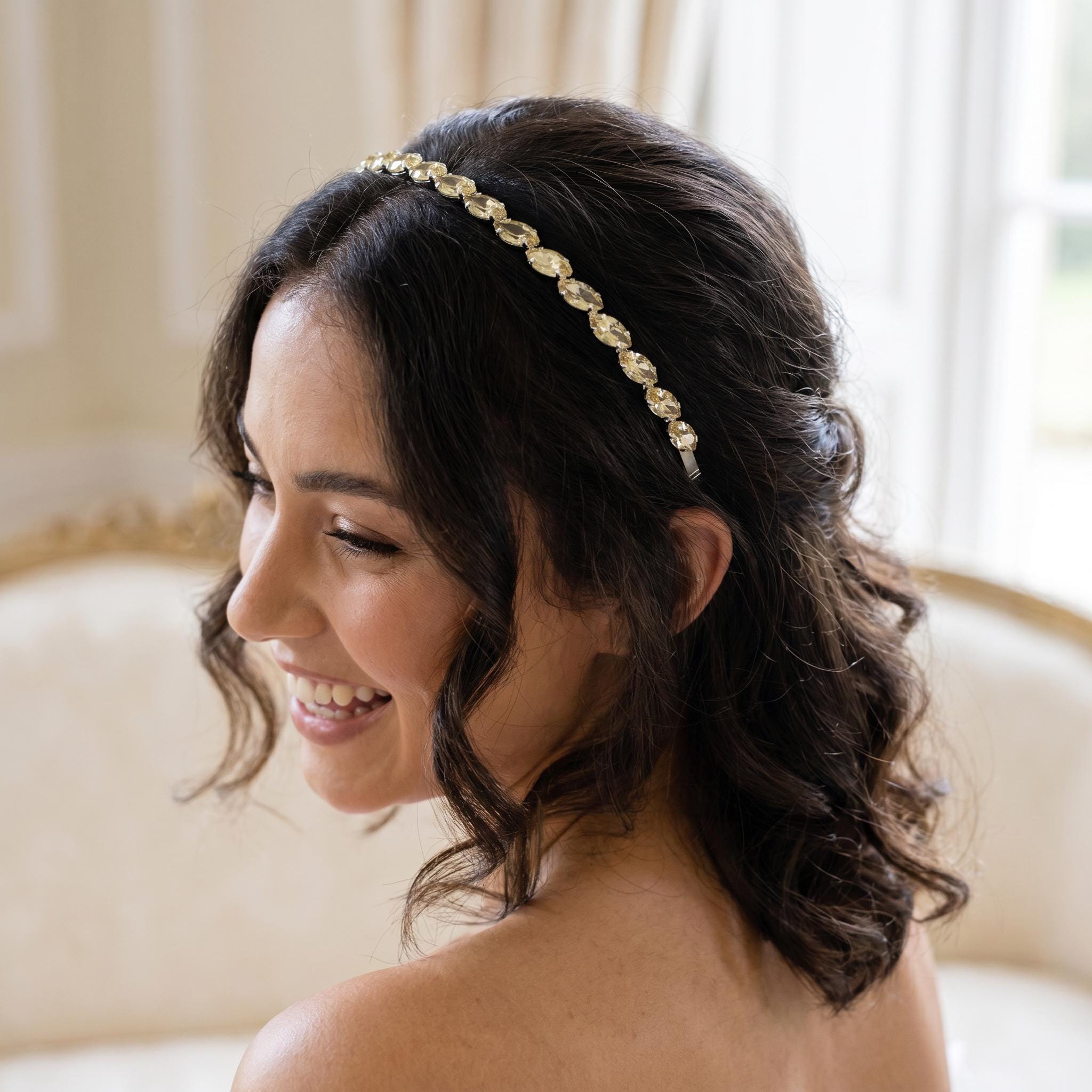 Brauthaarreif mit champagnerfarbenen Navette-Steinen | Eleganter Hochzeitsschmuck in Silberton