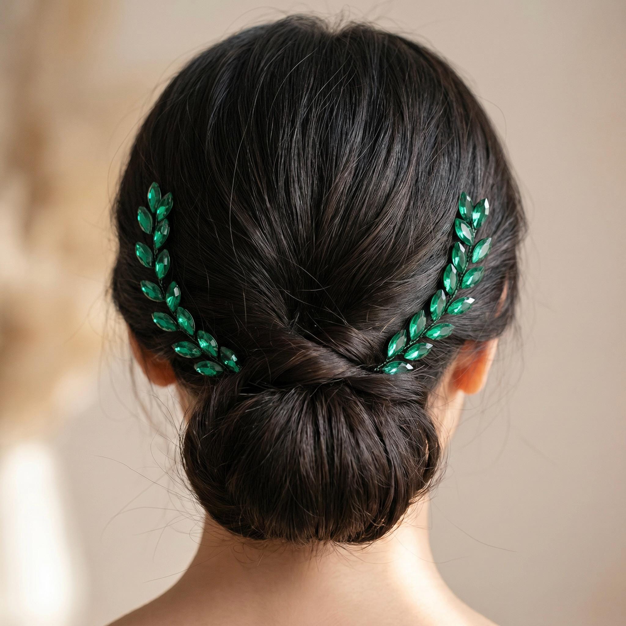 Braut-Haarnadel-Paar mit smaragdgrünen Blätterzweigen | Botanischer Dutt-Schmuck