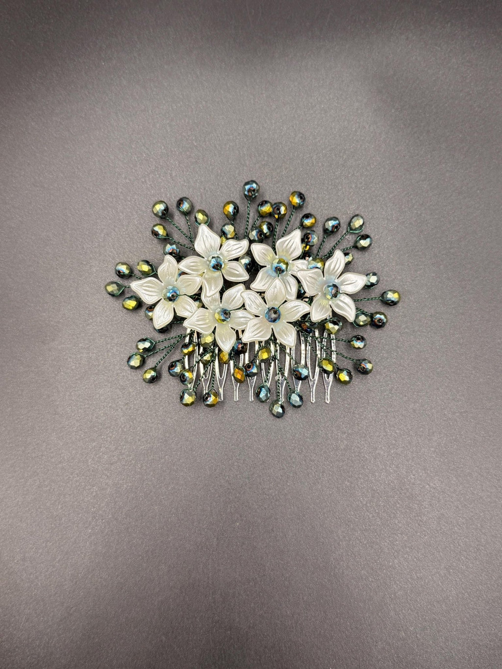 Kristall Haarkamm grün weiß Blätter eleganter Haarschmuck - AVYRAA BRIDAL