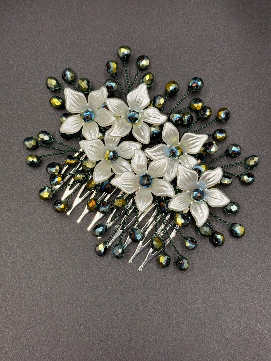 Kristall Haarkamm grün weiß Blätter eleganter Haarschmuck - AVYRAA BRIDAL