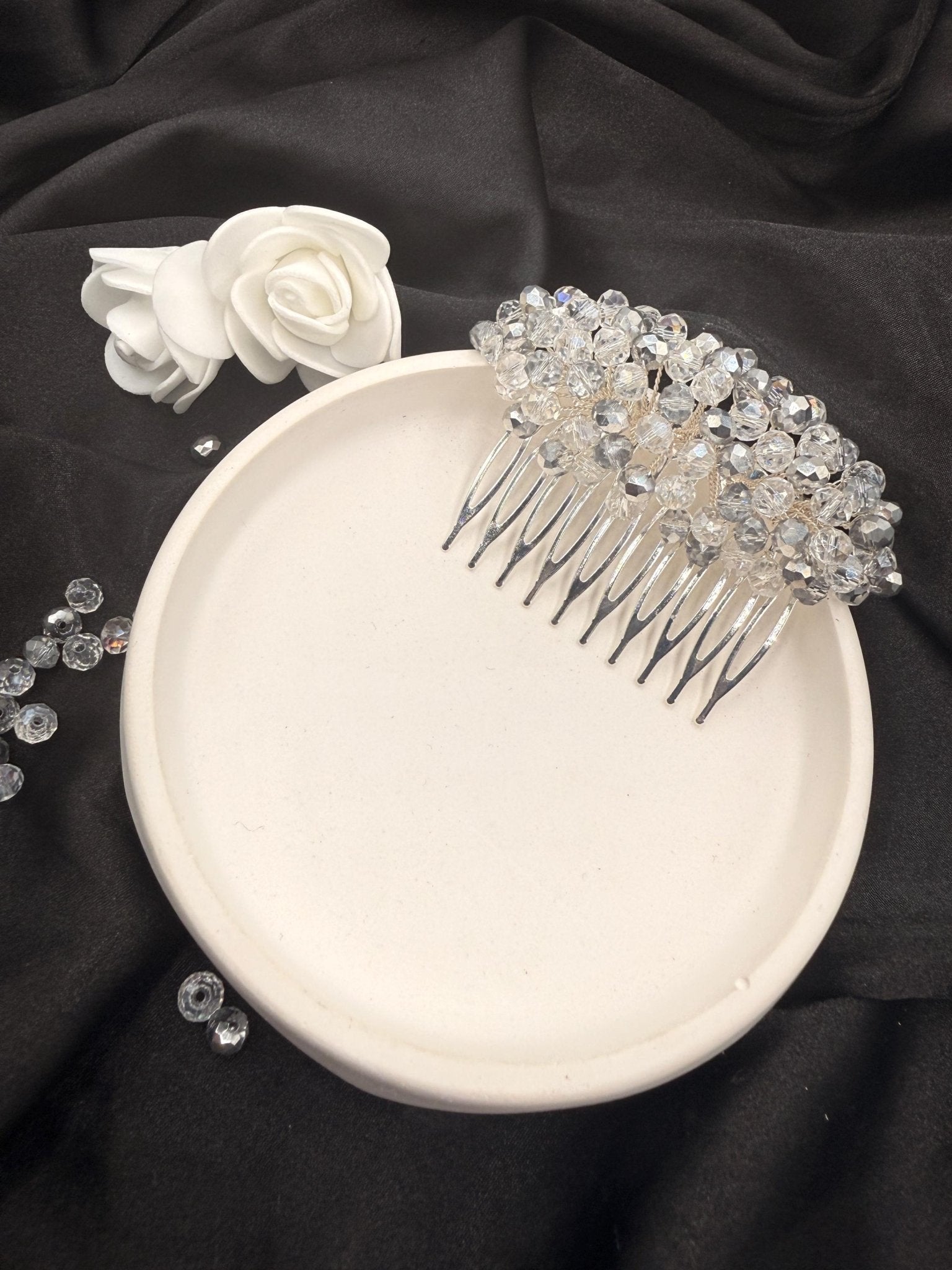 Kristall Haarkamm Silber – Braut Haarschmuck mit klaren Glasperlen, eleganter Metallkamm für Hochzeit & Bridal Look - AVYRAA BRIDAL