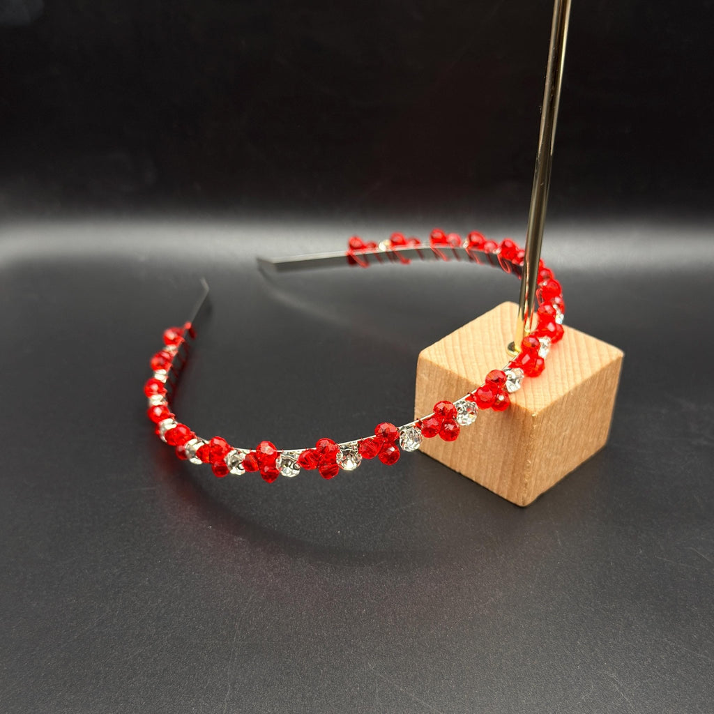 Leuchtend rotes Kristall - Haarband, Handgefertigte Kronen - Tiara in Hellrot mit strahlendem Glanz, Eleganter Metall - Haarreif - AVYRAA BRIDAL