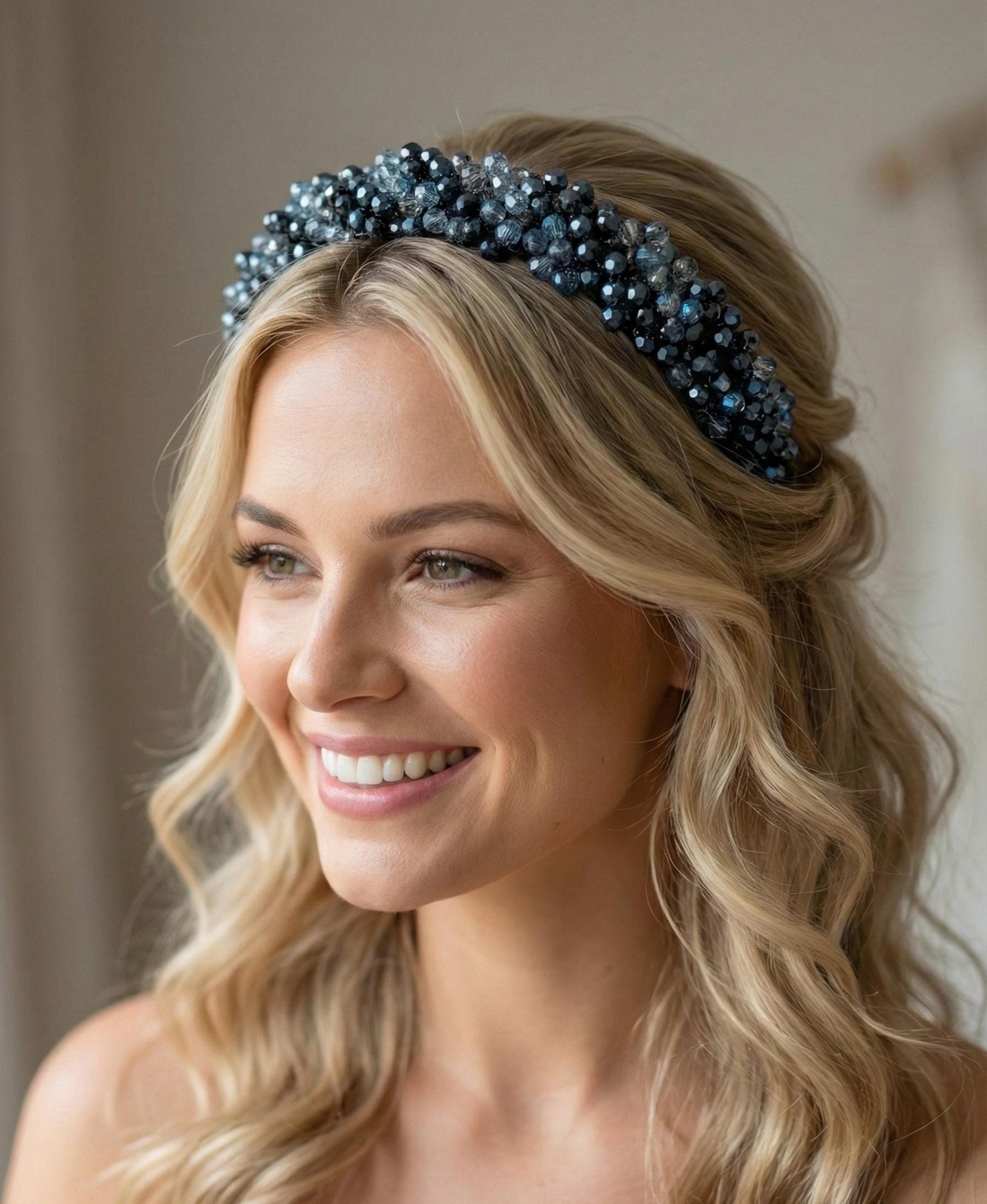 Luxuriöse Brautkrone aus zweifarbigen Kristallen – edles Hochzeitsdiadem in Navyblau & Glasblau, exklusives Bridal Headpiece - AVYRAA BRIDAL
