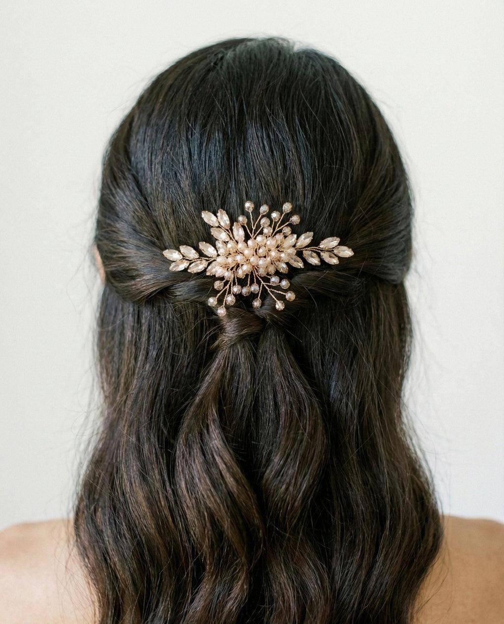Minimalistischer Braut Haarkamm aus Kristallen – elegantes Accessoire für Hochzeiten - AVYRAA BRIDAL