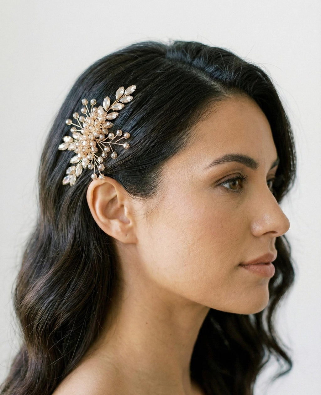 Minimalistischer Braut Haarkamm aus Kristallen – elegantes Accessoire für Hochzeiten - AVYRAA BRIDAL