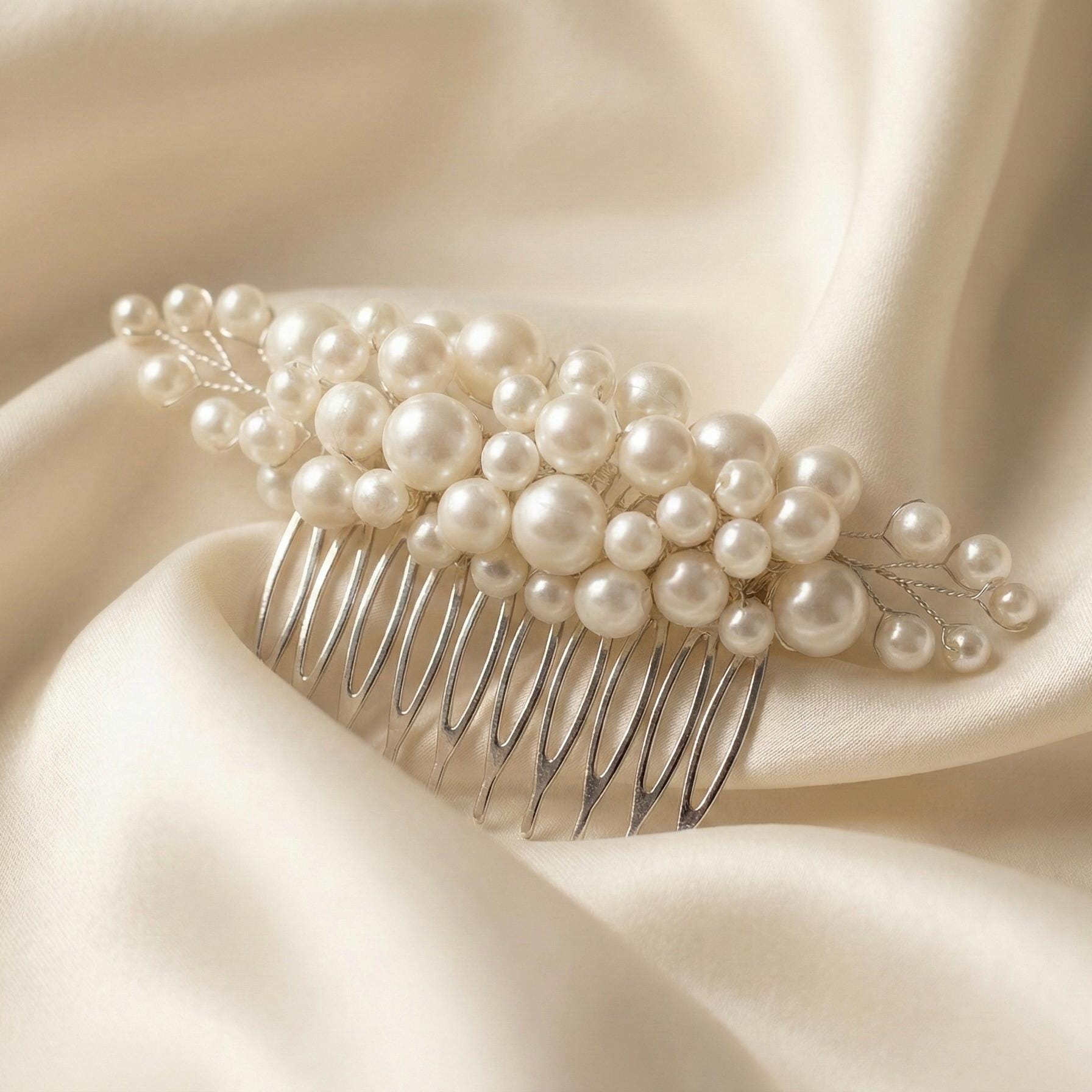 Perlen Braut Haarkamm in Gold oder Silber - AVYRAA BRIDAL