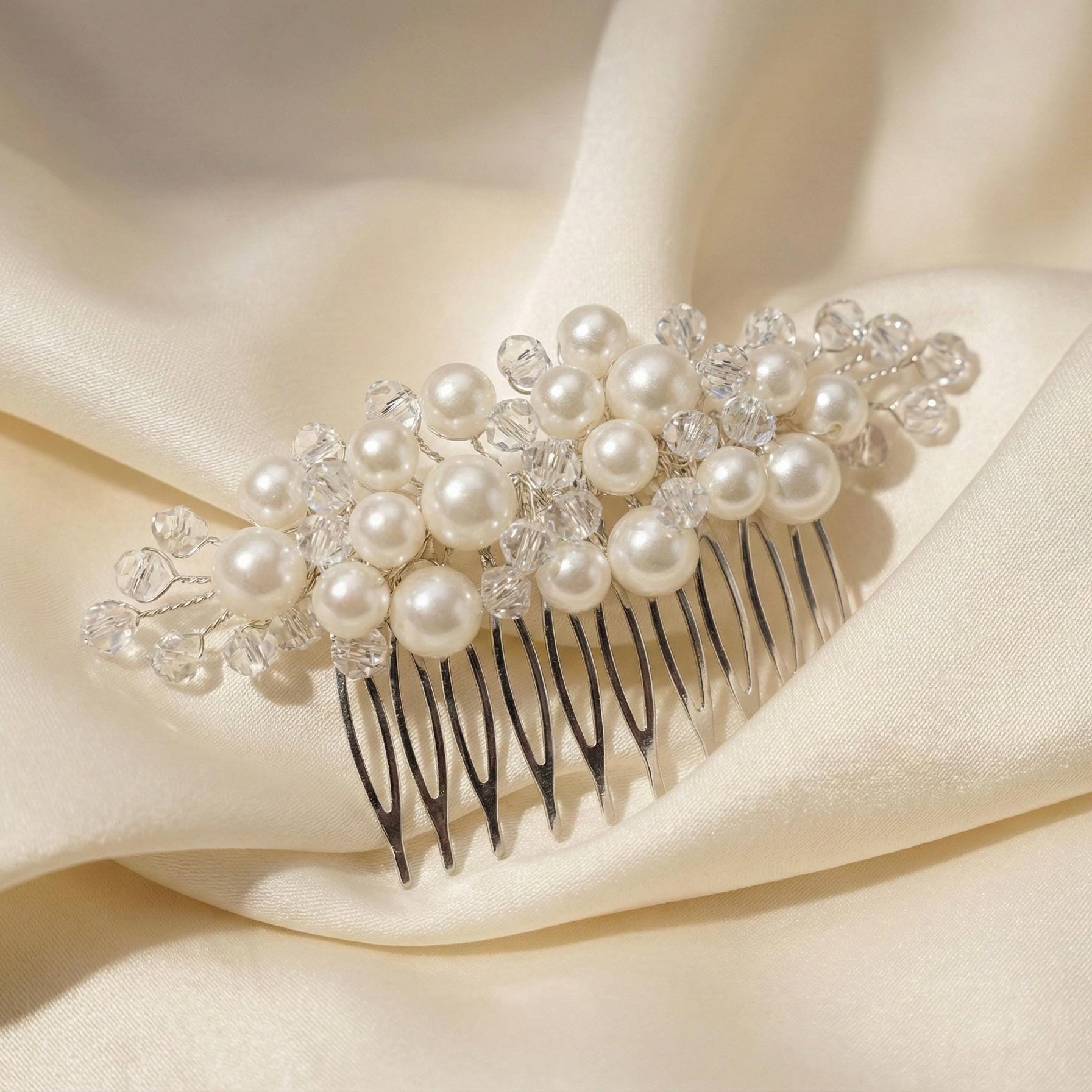 Perlen Braut Haarkamm in Gold oder Silber - AVYRAA BRIDAL