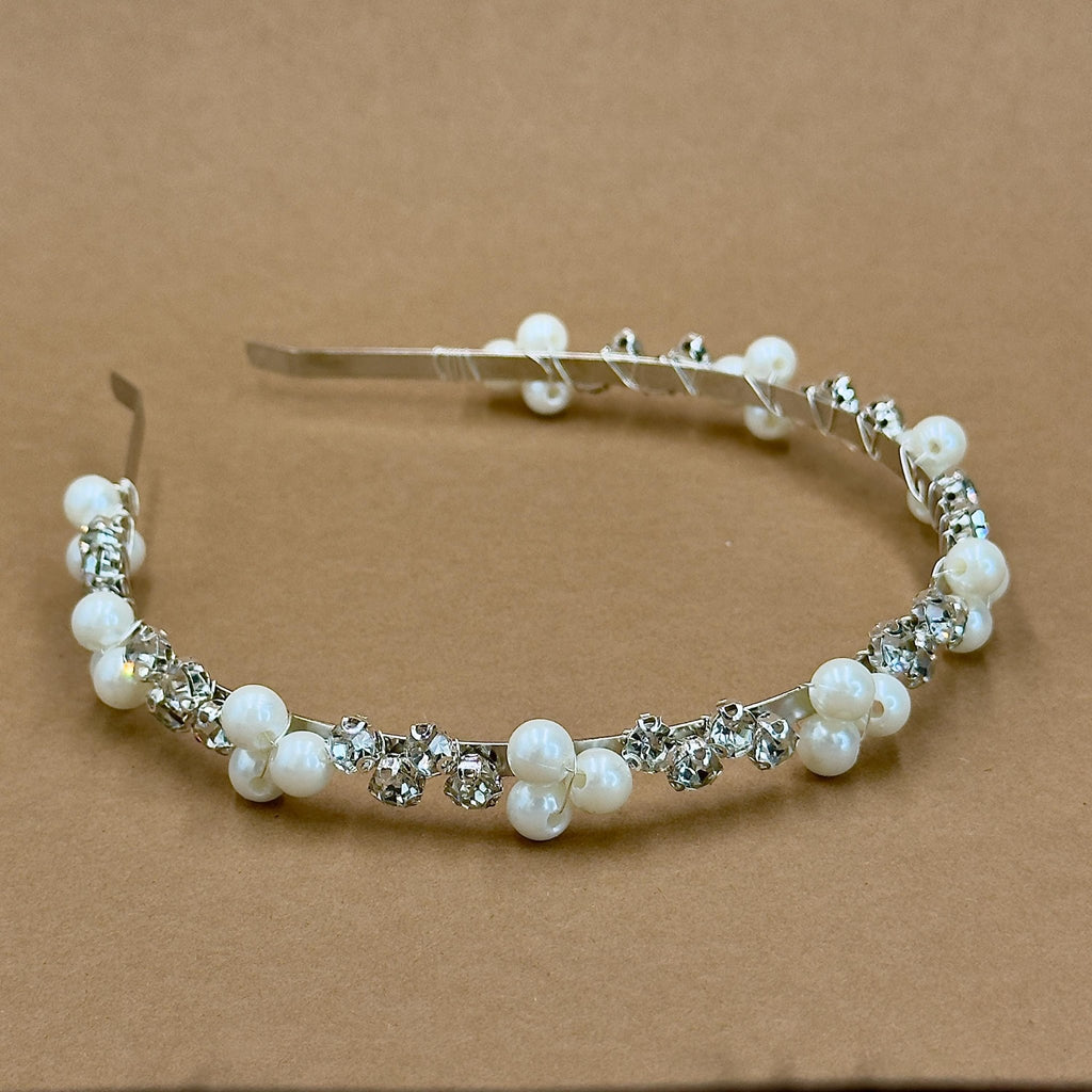 Perlen Braut Haarreif mit Kristallakzenten in Creme - AVYRAA BRIDAL