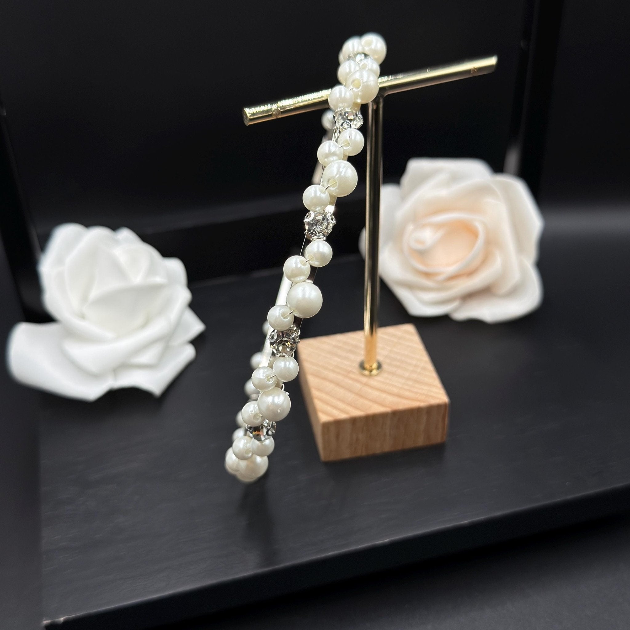 Perlen Braut Haarreif mit Kristallsteinen für Hochzeit - AVYRAA BRIDAL