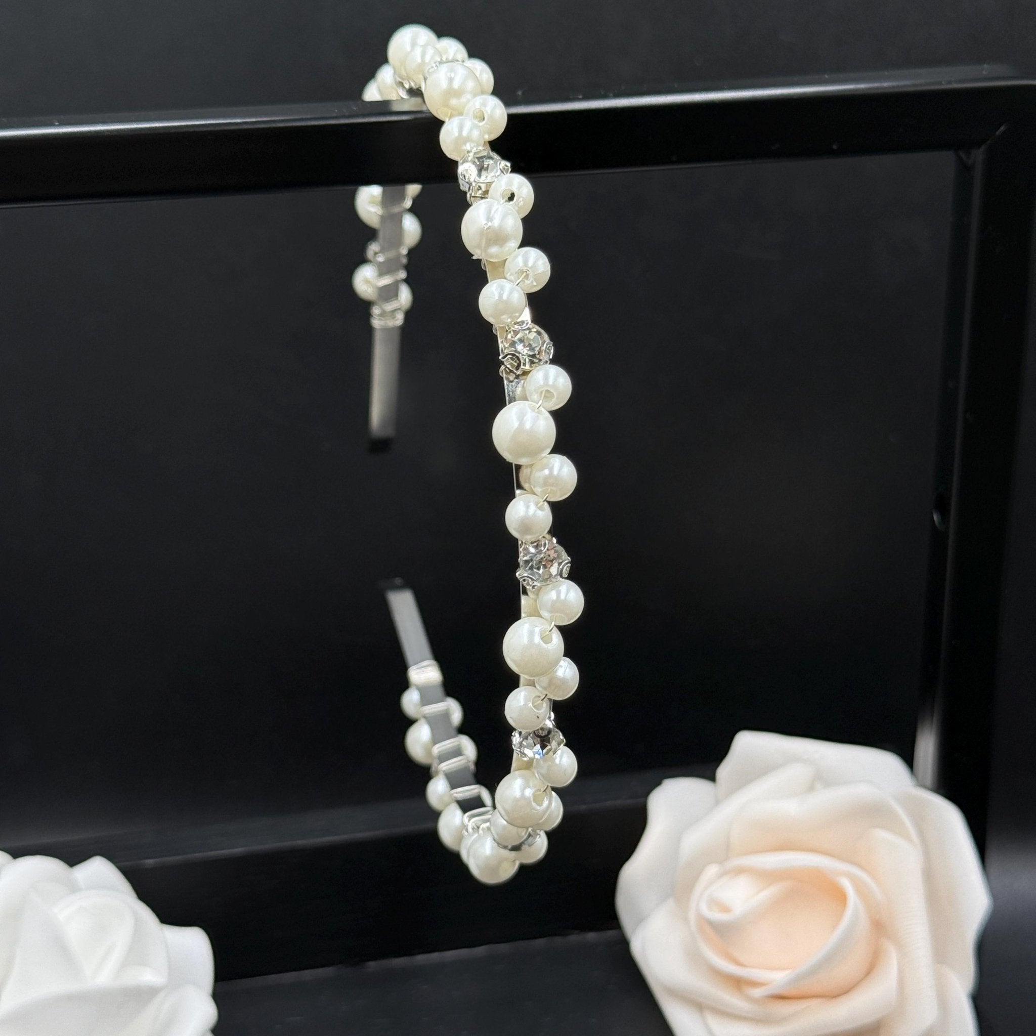 Perlen Braut Haarreif mit Kristallsteinen für Hochzeit - AVYRAA BRIDAL