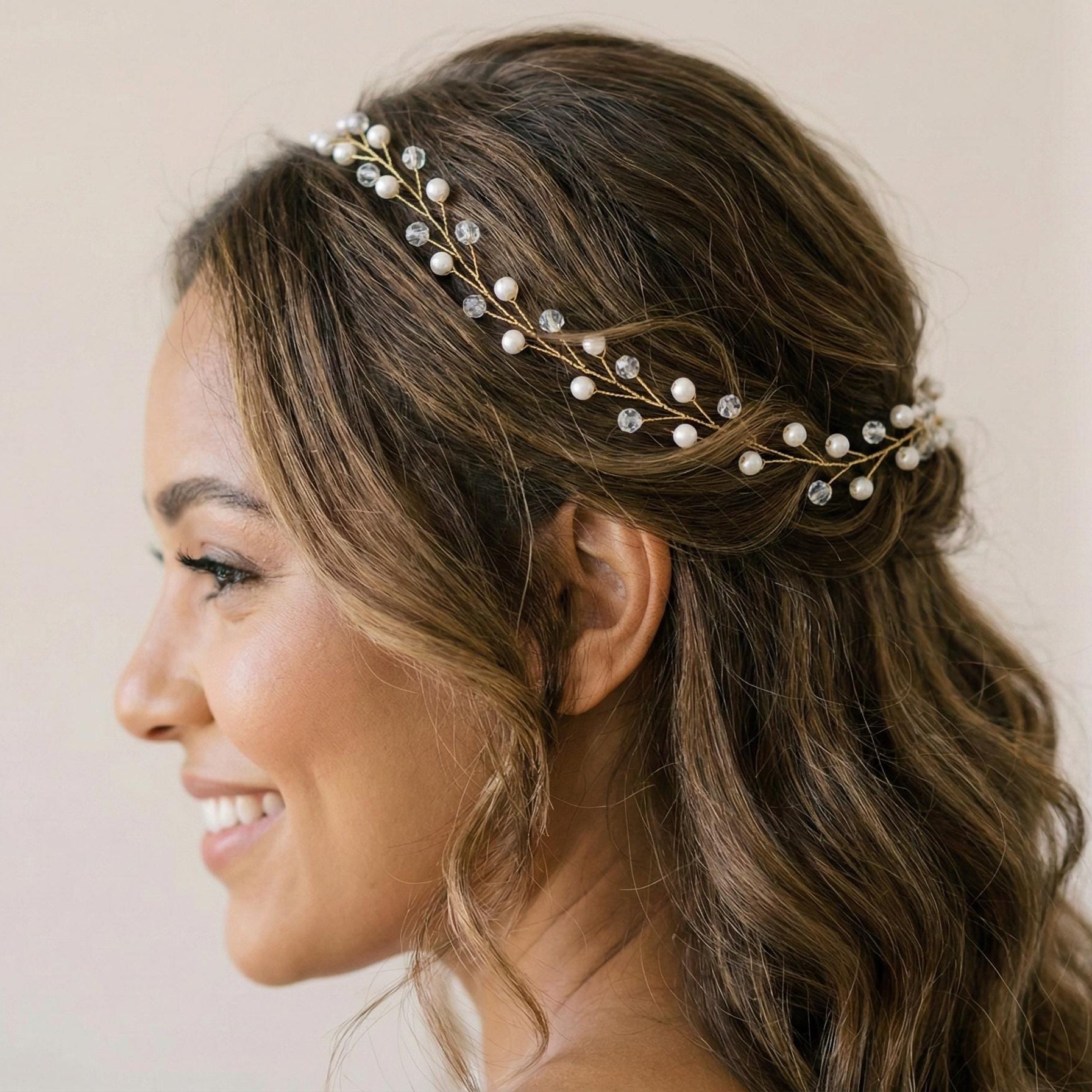 Perlen Haarranke in Gold oder Silber für Bräute - AVYRAA BRIDAL
