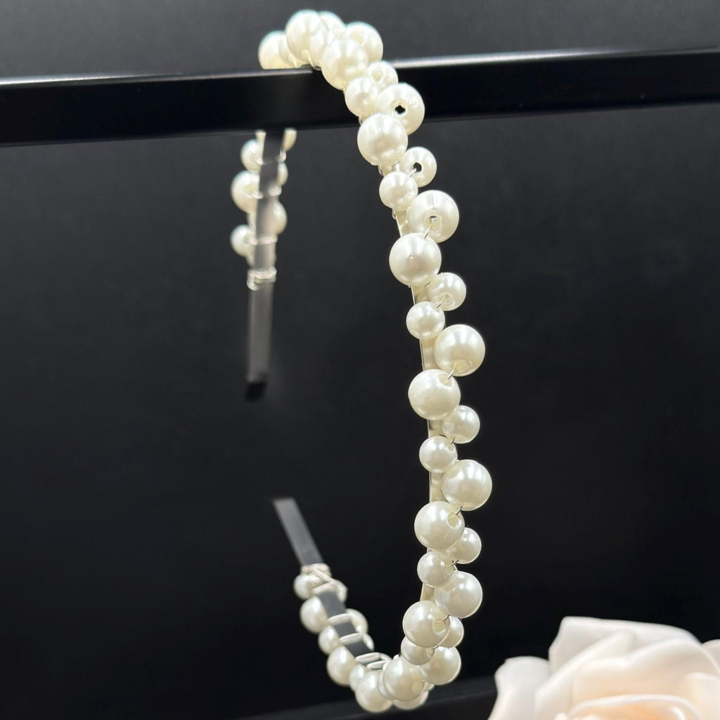 Perlen Haarreif für Brautfrisuren mit unterschiedlich großen Perlen - AVYRAA BRIDAL